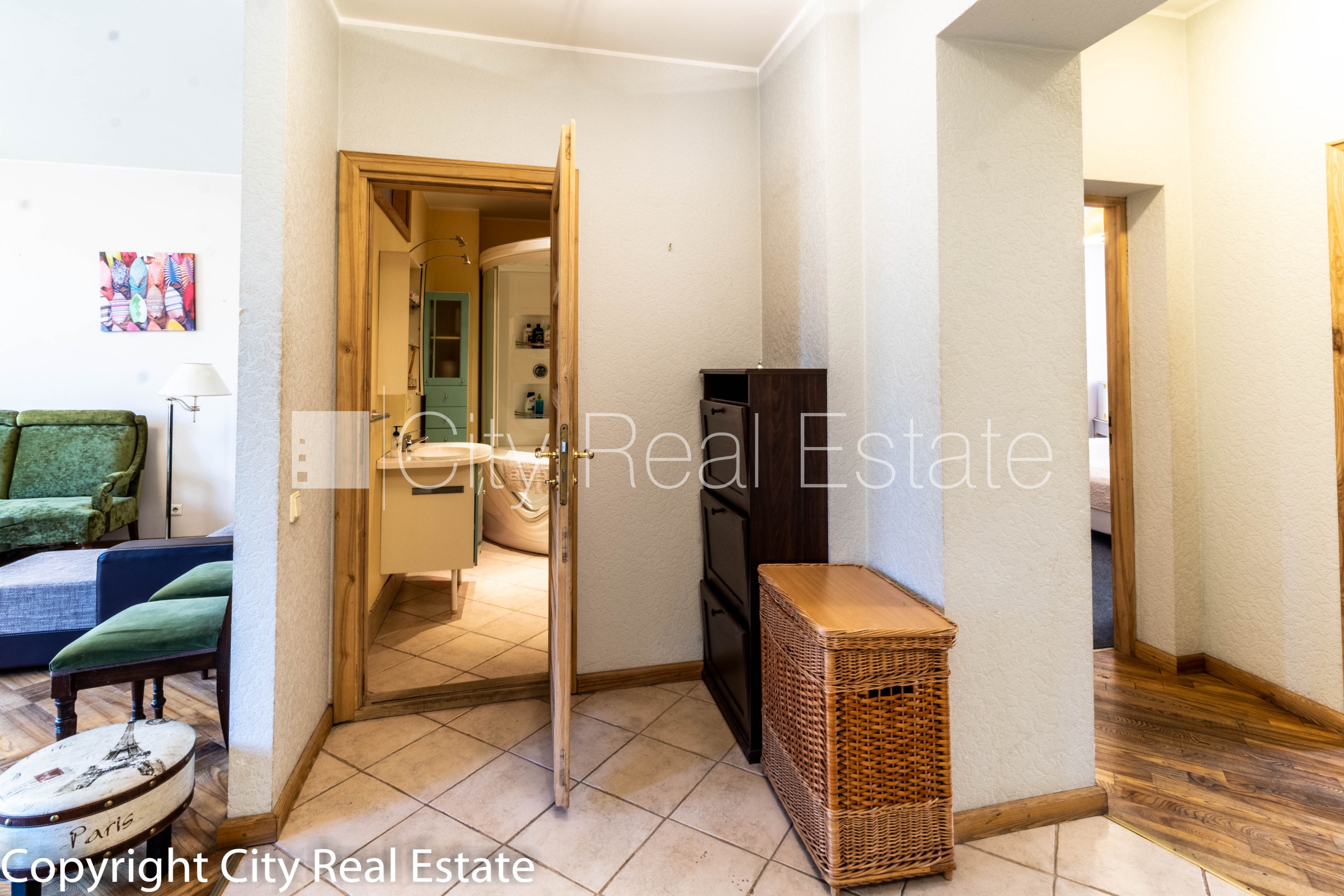 Объявление. Дом во дворе, реновированный дом, закрытый двор, лифт, лестничная клетка после косметического Цена: 750 EUR/мес. Foto #16