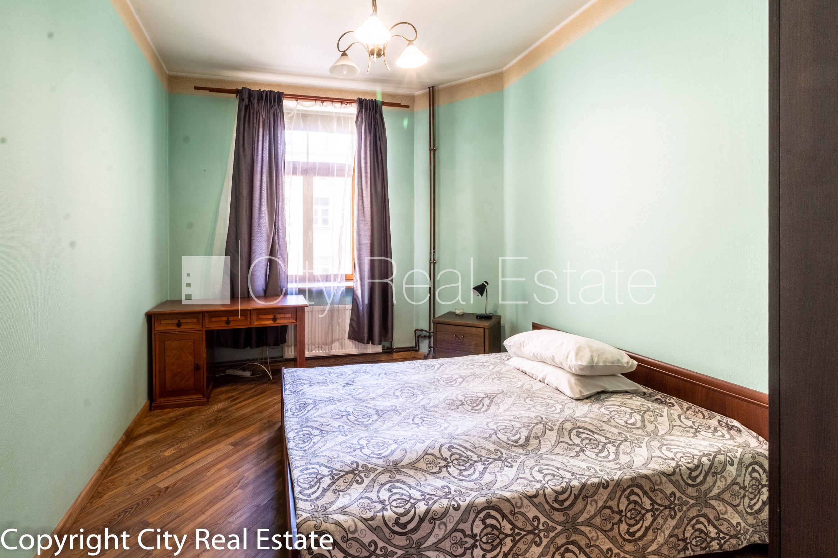 Объявление. Дом во дворе, реновированный дом, закрытый двор, лифт, лестничная клетка после косметического Цена: 750 EUR/мес. Foto #4