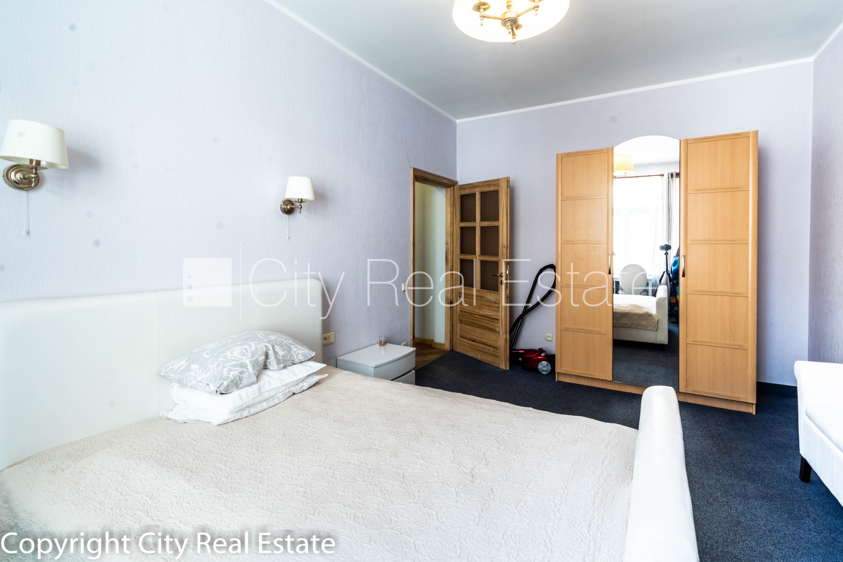 Объявление. Дом во дворе, реновированный дом, закрытый двор, лифт, лестничная клетка после косметического Цена: 750 EUR/мес. Foto #9