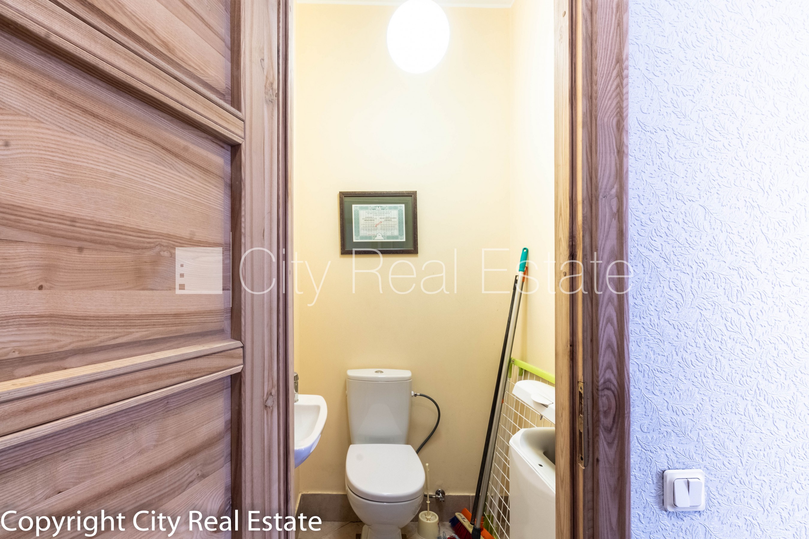 Объявление. Дом во дворе, реновированный дом, закрытый двор, лифт, лестничная клетка после косметического Цена: 750 EUR/мес. Foto #18