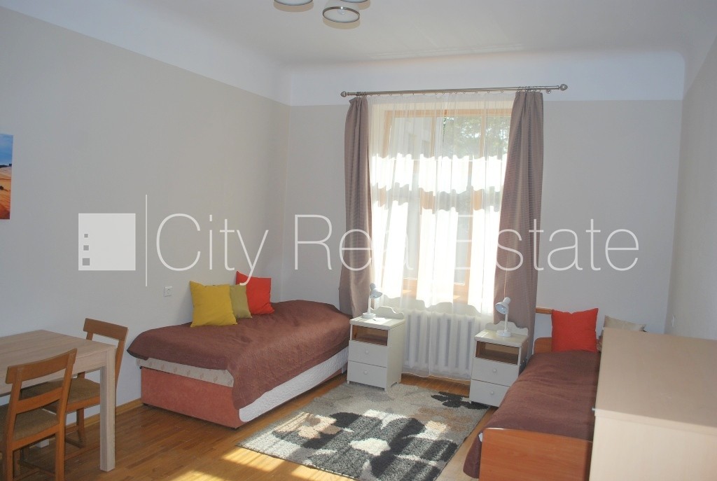 Sludinājumi. Fasādes māja, renovēta māja, slēgts pagalms, kāpņu telpa pēc kosmētiskā remonta, istabas izolētas 2 Cena: 650 EUR/mēn Foto #3