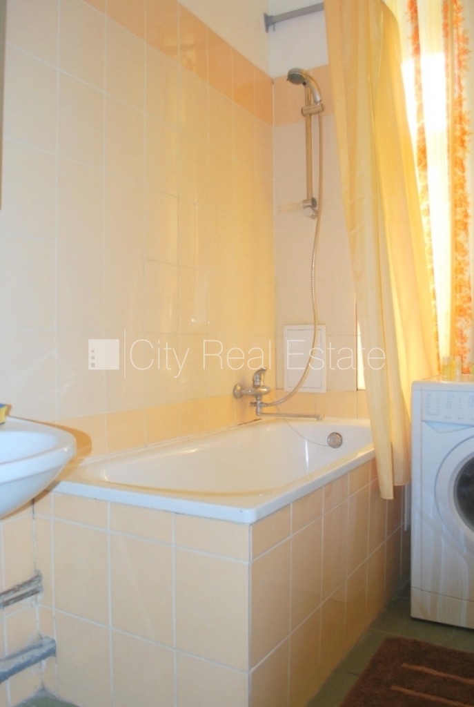 Sludinājumi. Fasādes māja, renovēta māja, slēgts pagalms, kāpņu telpa pēc kosmētiskā remonta, istabas izolētas 2 Cena: 650 EUR/mēn Foto #13