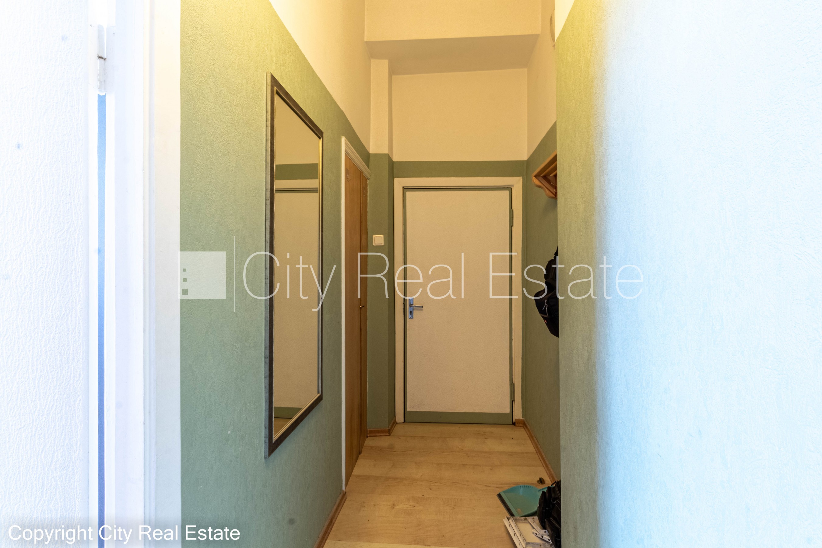 Объявление. Дом во дворе, реновированный дом, закрытый двор, вход со двора, лифт, лестничная клетка после Цена: 630 EUR/мес. Foto #8