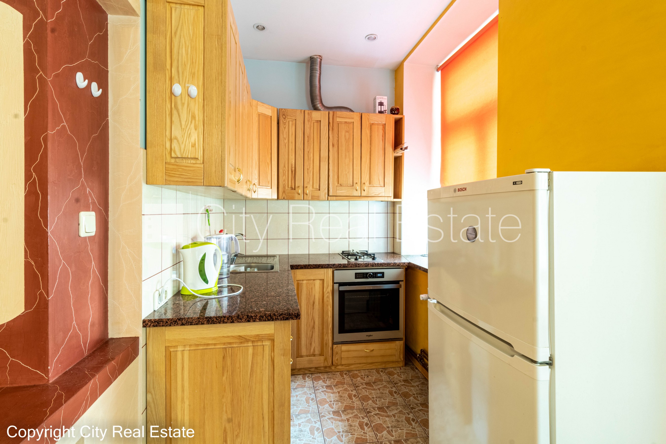 Объявление. Дом во дворе, реновированный дом, закрытый двор, вход со двора, лифт, лестничная клетка после Цена: 630 EUR/мес. Foto #5