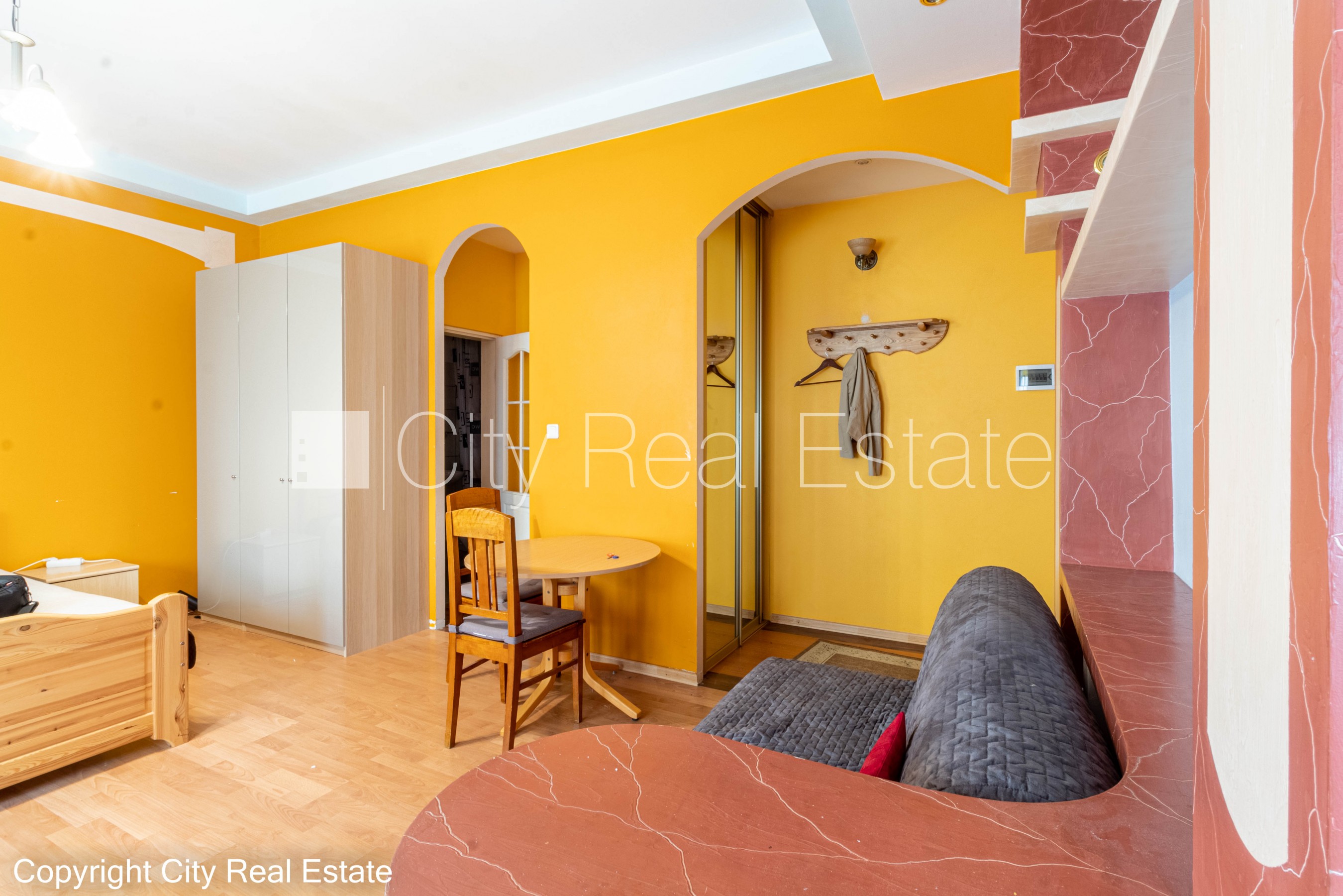 Объявление. Дом во дворе, реновированный дом, закрытый двор, вход со двора, лифт, лестничная клетка после Цена: 630 EUR/мес. Foto #7