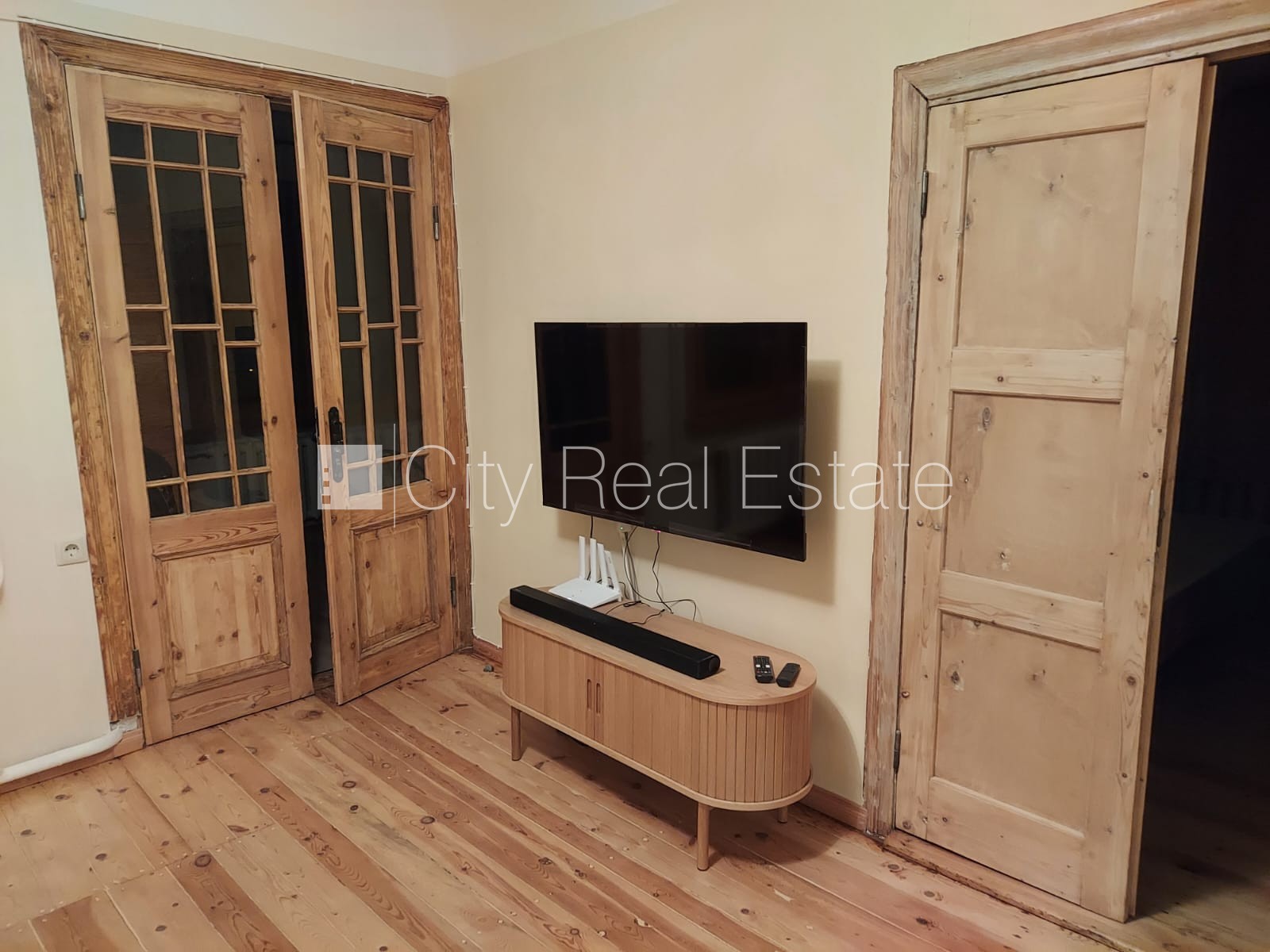 Sludinājumi. Pagalma māja, slēgts pagalms, vieta automašīnai, istabas izolētas 3 gab., viesistaba, virtuve, Cena: 1500 EUR/mēn Foto #3