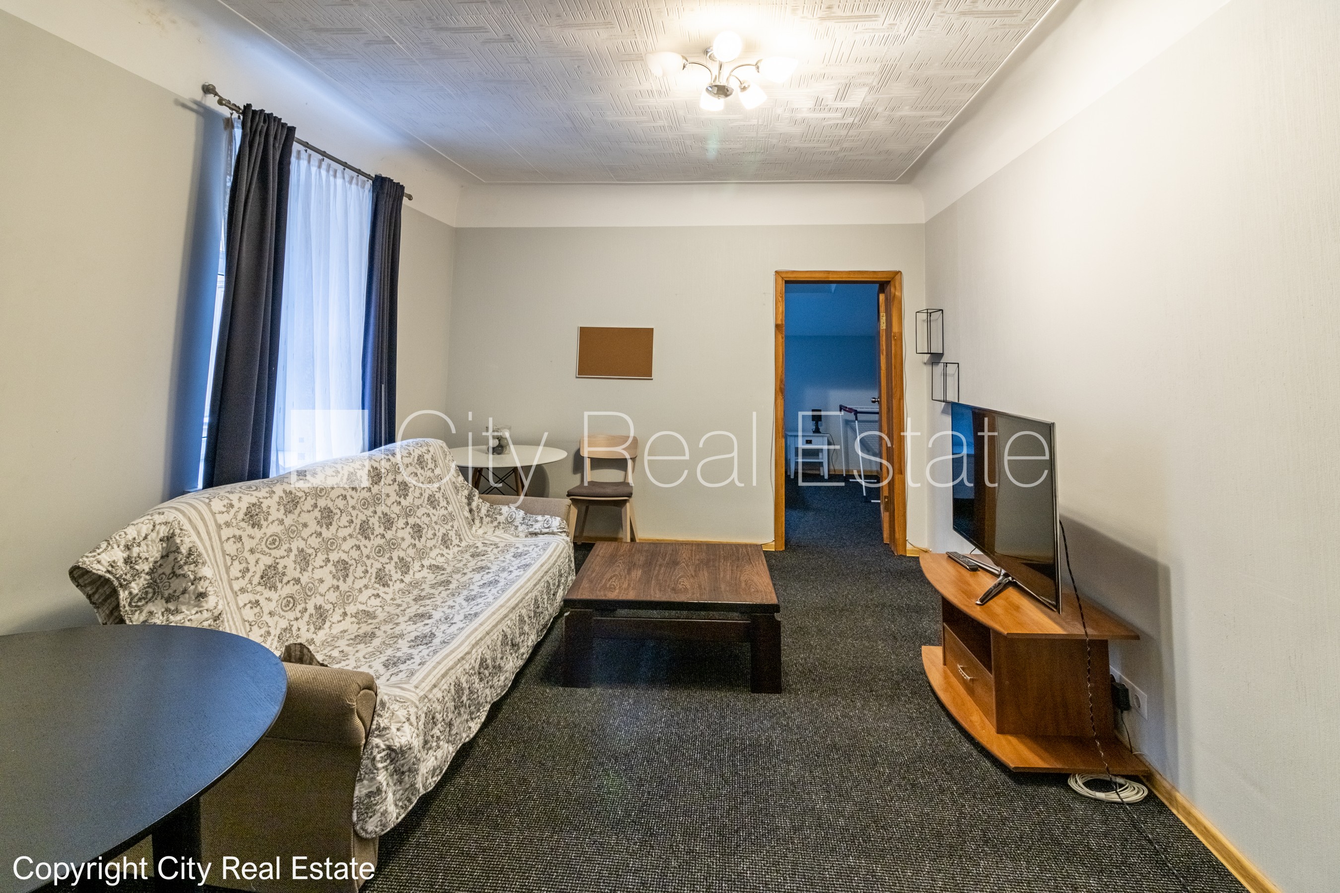 Sludinājumi. Šo dzīvokli izīrē pa diennaktīm (īstermiņa īre), īres cena sludinājumā norādīta par vienu diennakts Cena: 45 EUR/mēn Foto #2