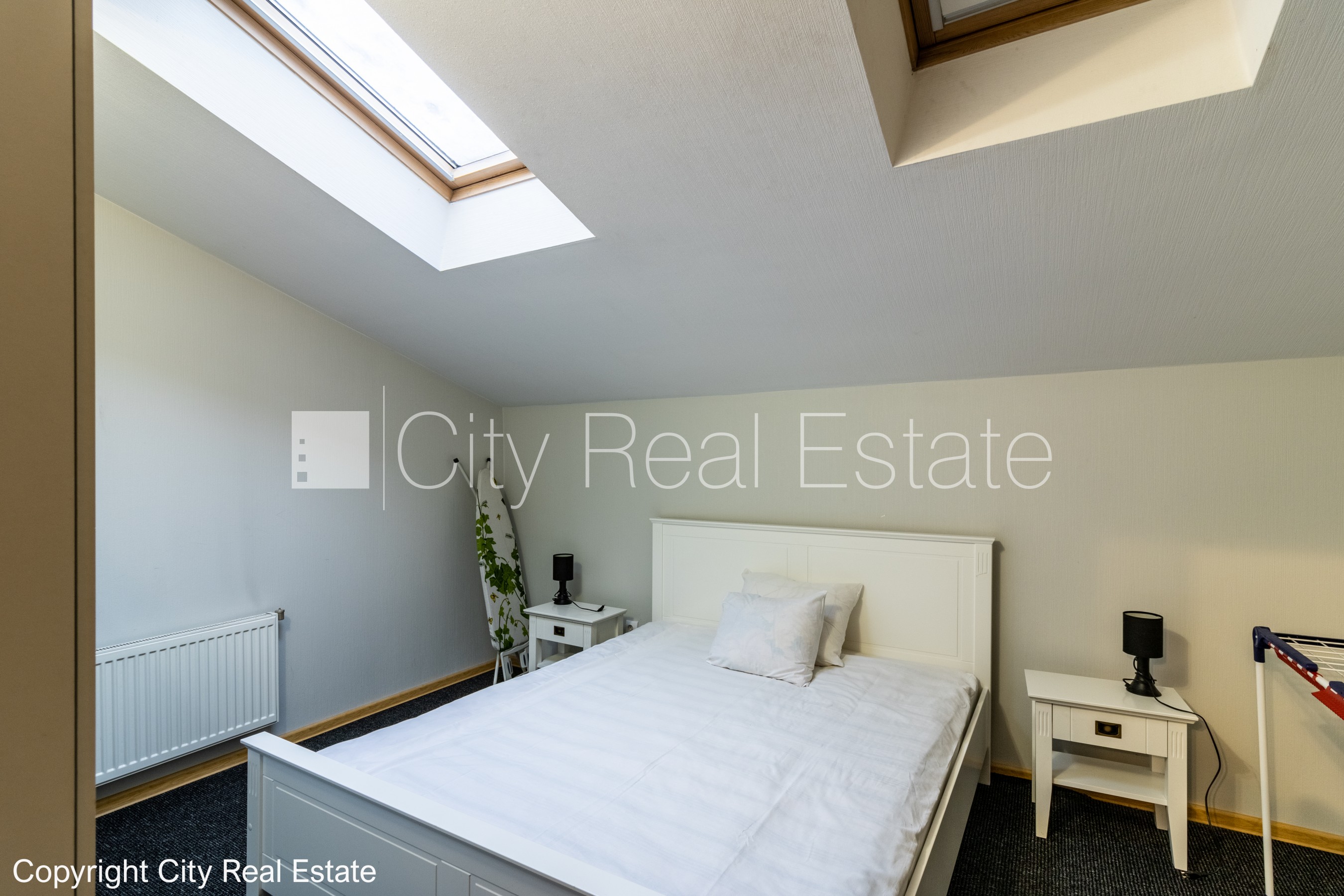 Sludinājumi. Šo dzīvokli izīrē pa diennaktīm (īstermiņa īre), īres cena sludinājumā norādīta par vienu diennakts Cena: 45 EUR/mēn Foto #1