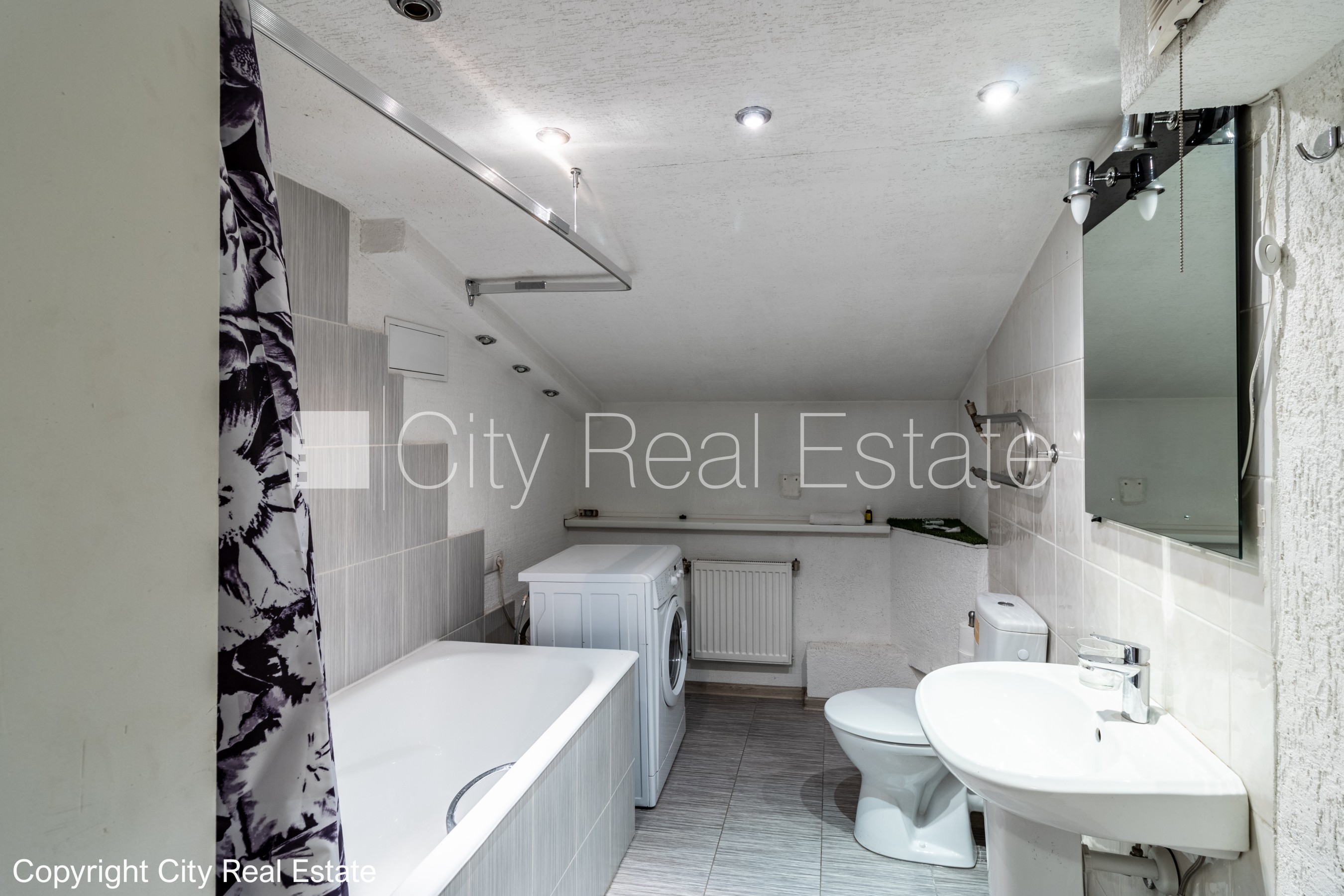 Sludinājumi. Šo dzīvokli izīrē pa diennaktīm (īstermiņa īre), īres cena sludinājumā norādīta par vienu diennakts Cena: 45 EUR/mēn Foto #12