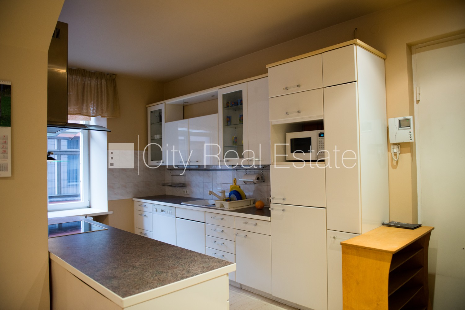 Sludinājumi. Fasādes māja, renovēta māja, bruģēts piebraucamais ceļš, ir lifts, kāpņu telpa pēc kosmētiskā Cena: 190000 EUR Foto #7