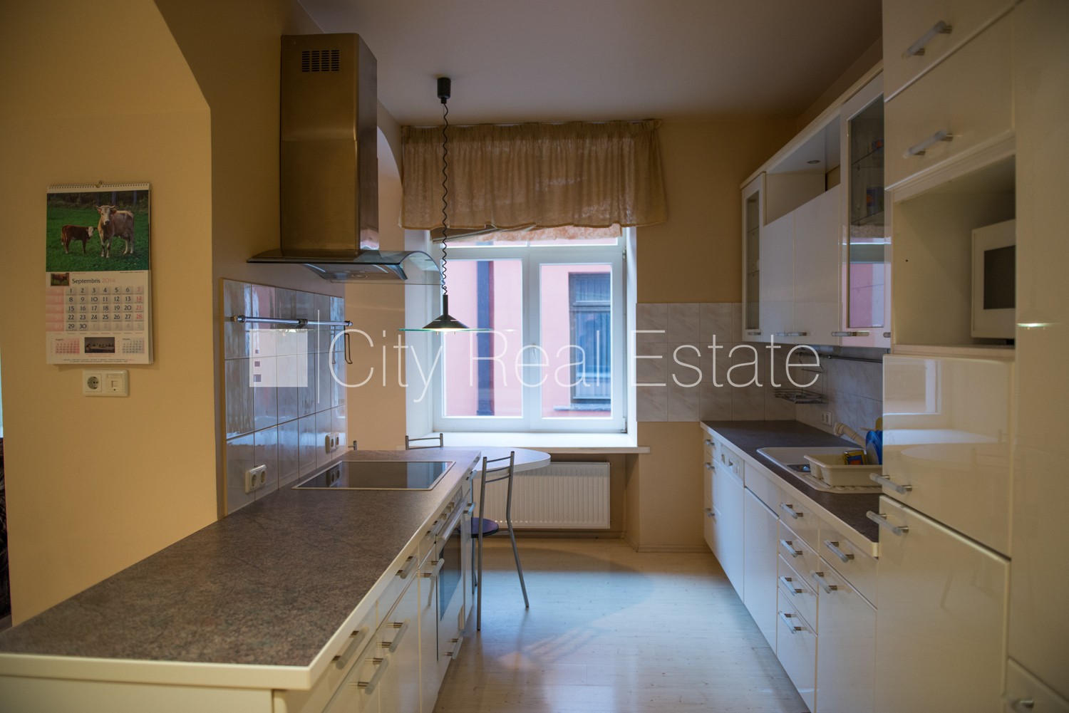 Sludinājumi. Fasādes māja, renovēta māja, bruģēts piebraucamais ceļš, ir lifts, kāpņu telpa pēc kosmētiskā Cena: 190000 EUR Foto #9