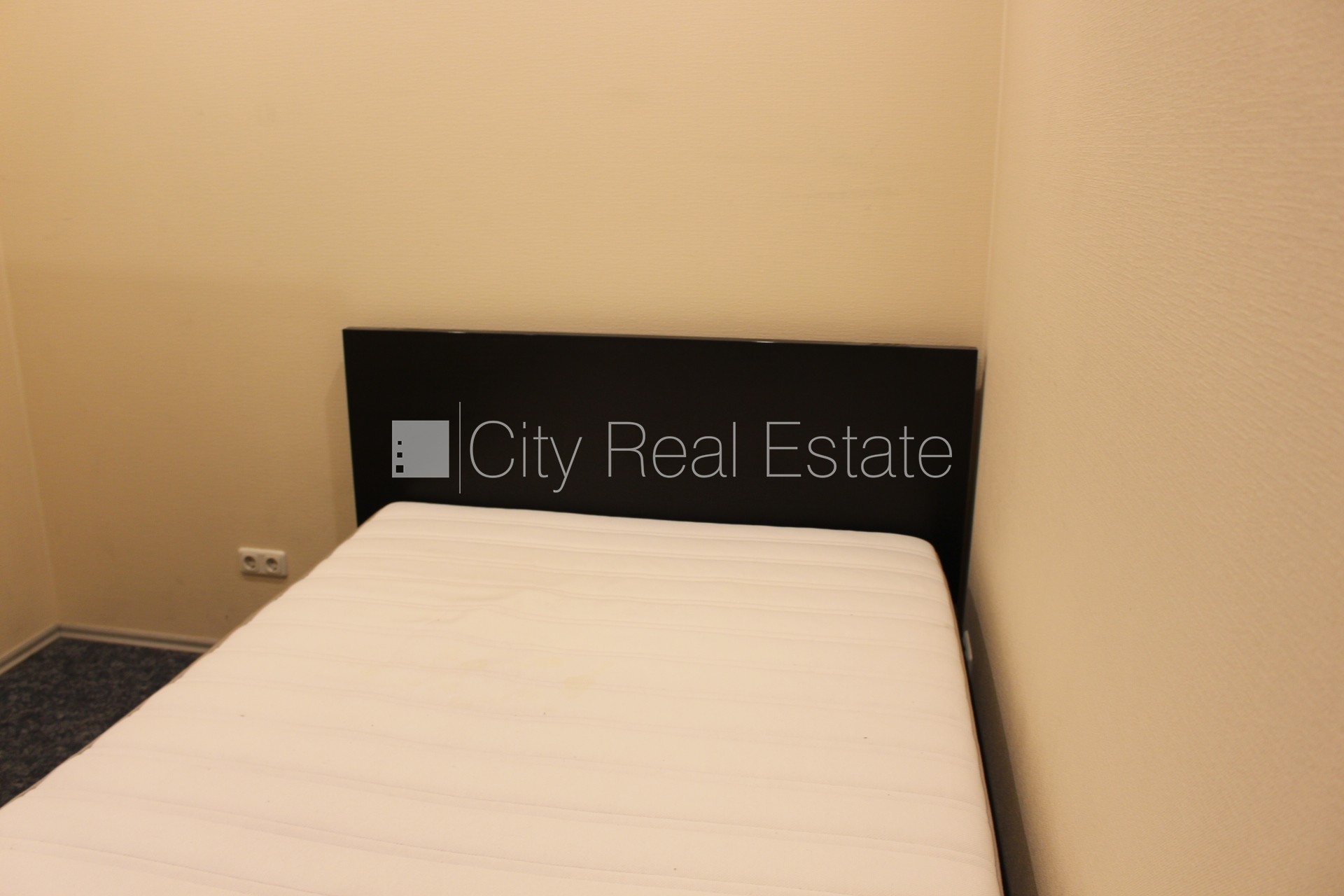 Sludinājumi. Fasādes māja, renovēta māja, bruģēts piebraucamais ceļš, ir lifts, kāpņu telpa pēc kosmētiskā Cena: 190000 EUR Foto #12