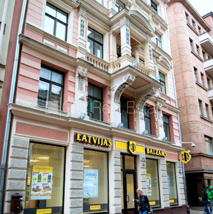 Sludinājumi. Fasādes māja, renovēta māja, bruģēts piebraucamais ceļš, ir lifts, kāpņu telpa pēc kosmētiskā Cena: 190000 EUR Foto #23