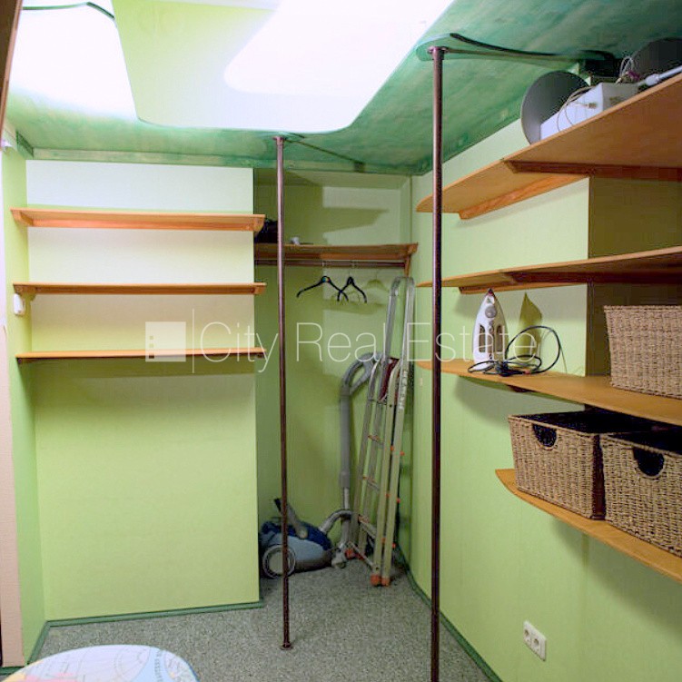 Sludinājumi. Fasādes māja, renovēta māja, bruģēts piebraucamais ceļš, ir lifts, kāpņu telpa pēc kosmētiskā Cena: 190000 EUR Foto #14