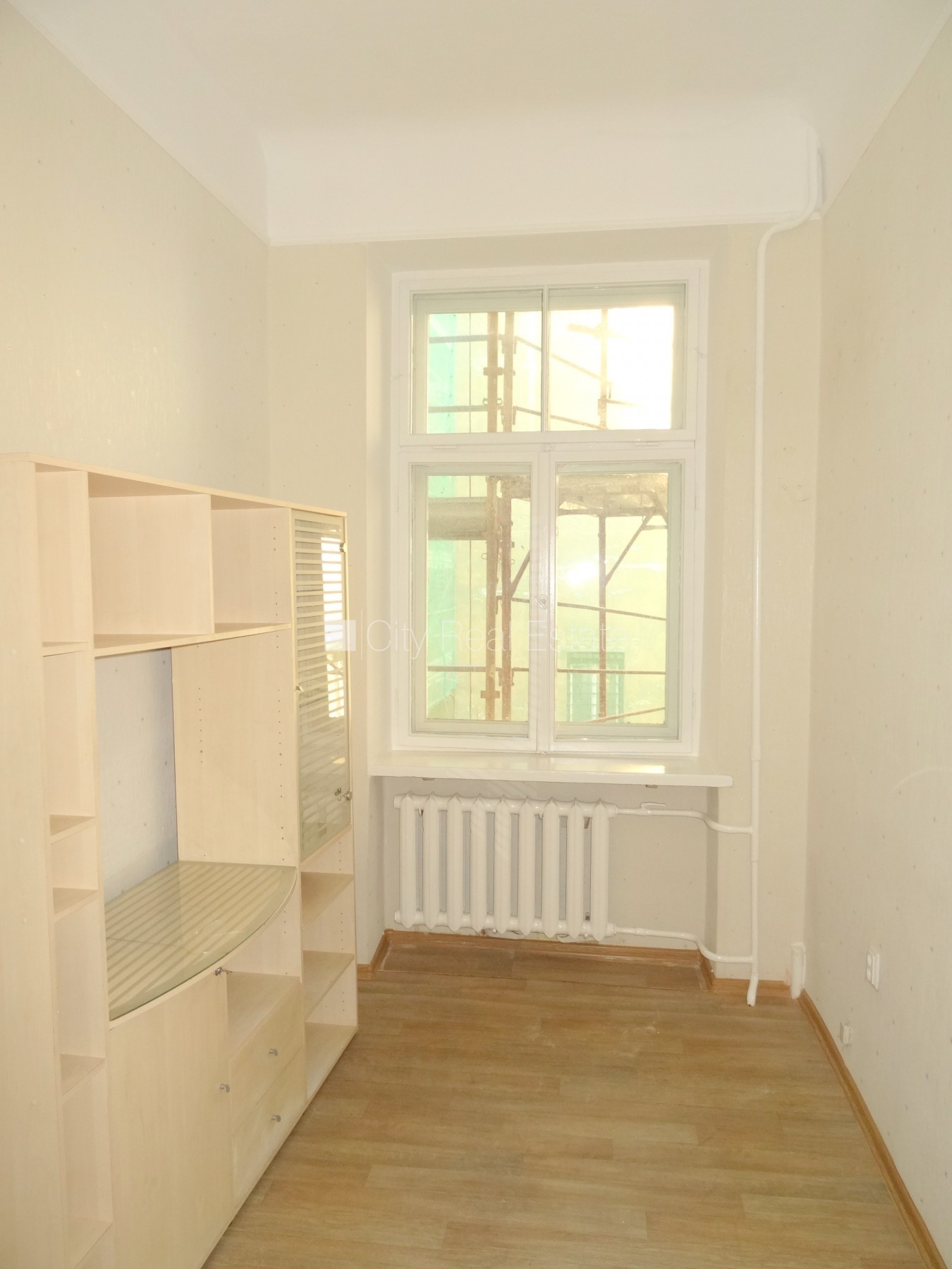 Sludinājumi. Fasādes māja, renovēta māja, ieeja no ielas, ir lifts, kāpņu telpa pēc kapitālā remonta, logi Cena: 350 EUR/mēn Foto #7