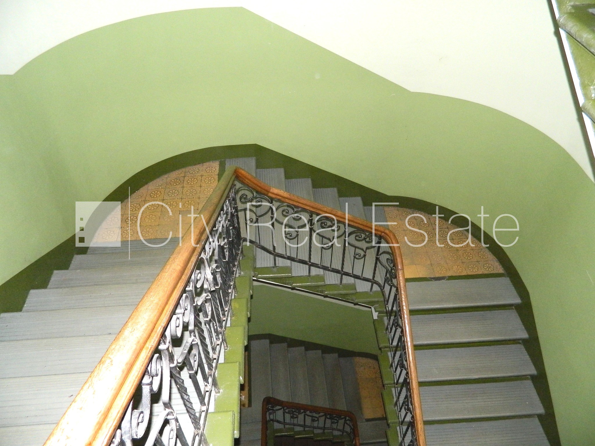 Sludinājumi. Fasādes māja, renovēta māja, ieeja no ielas, ir lifts, kāpņu telpa pēc kapitālā remonta, logi Cena: 350 EUR/mēn Foto #12