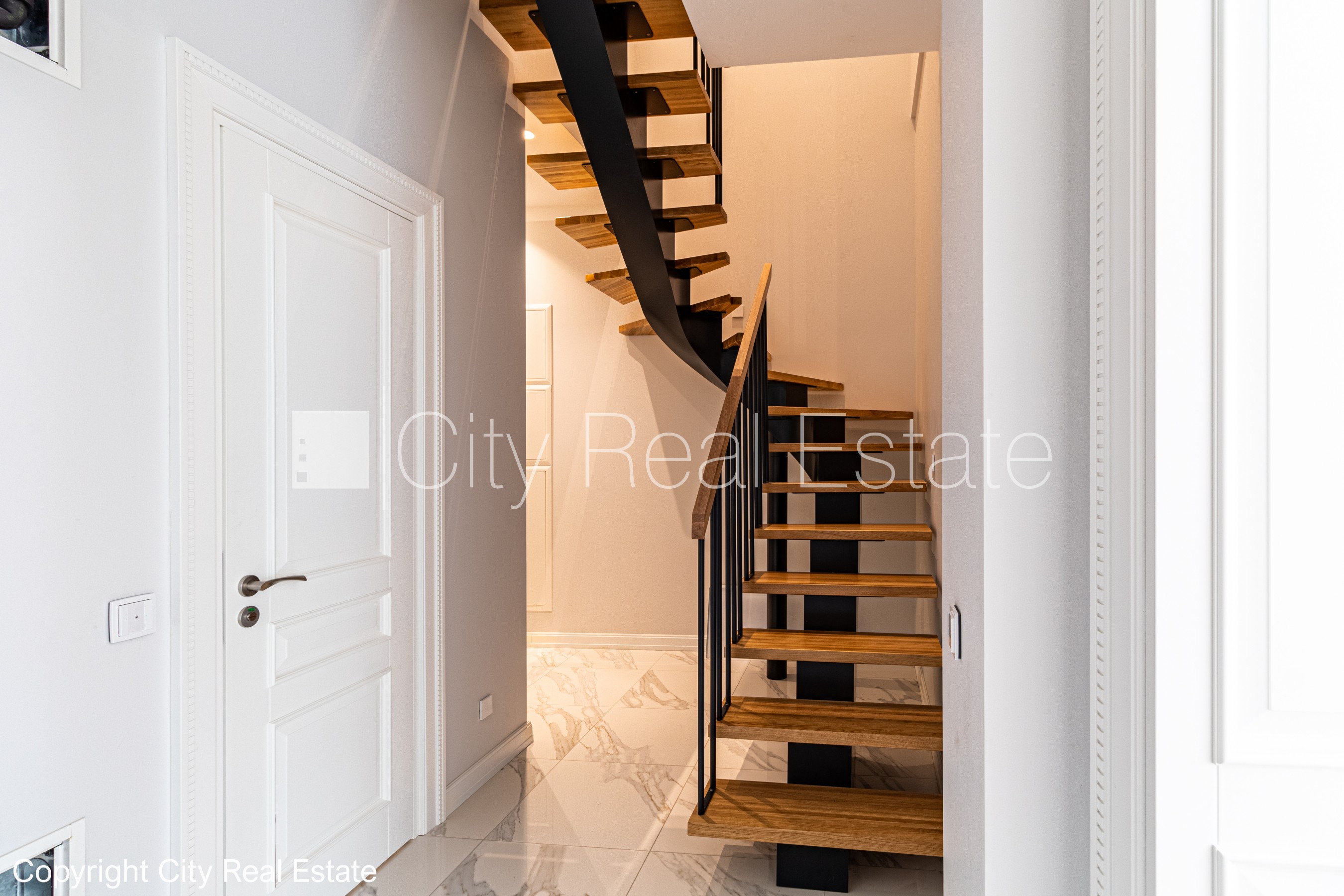 Sludinājumi. Renovēta māja, slēgts pagalms, iespēja nomāt autostāvvietu, apsargāta autostāvvieta, apsargāts Cena: 2278 EUR/mēn Foto #5