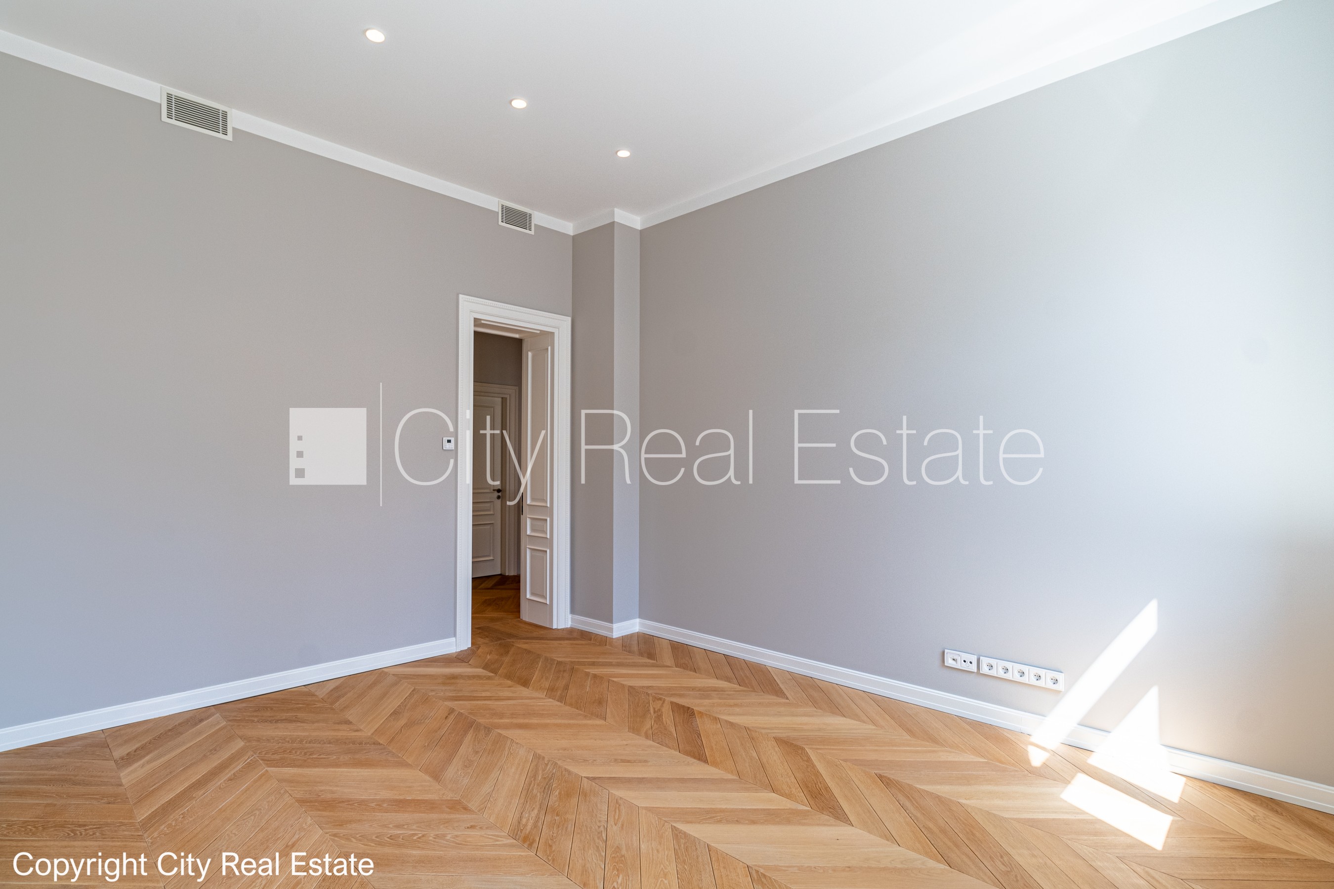 Sludinājumi. Renovēta māja, slēgts pagalms, iespēja nomāt autostāvvietu, apsargāta autostāvvieta, apsargāts Cena: 2278 EUR/mēn Foto #10