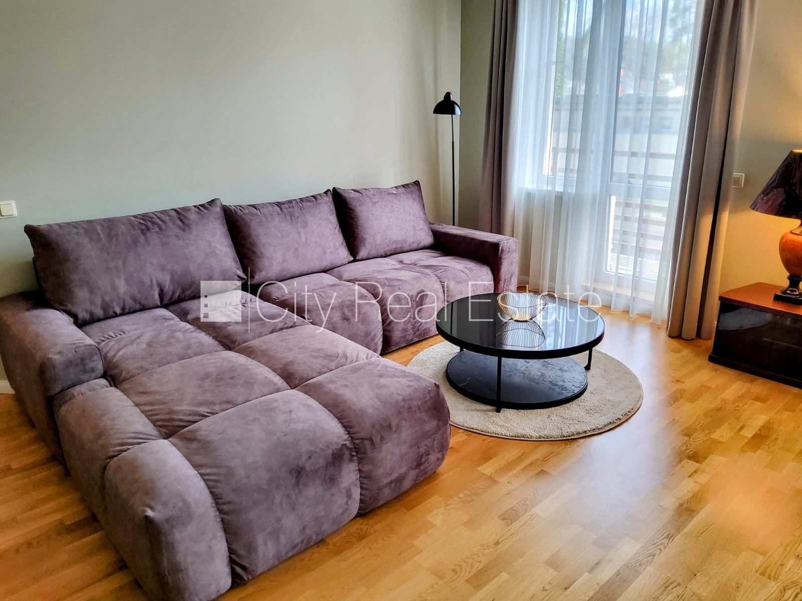 Sludinājumi. Jaunceltne, teritorijas iebrauktuves vārti aprīkoti ar automatizētu atvēršanās un aizvēršanās Cena: 1700 EUR/mēn Foto #2