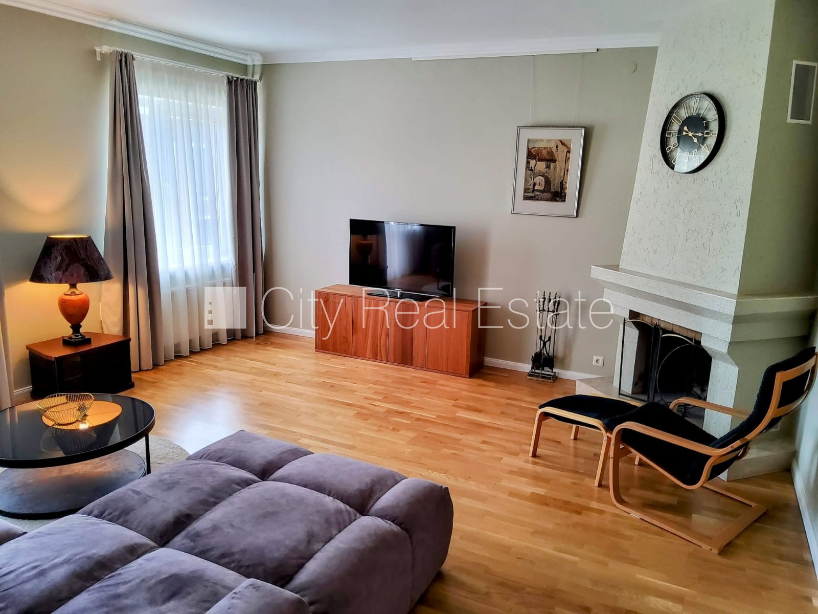 Sludinājumi. Jaunceltne, teritorijas iebrauktuves vārti aprīkoti ar automatizētu atvēršanās un aizvēršanās Cena: 1700 EUR/mēn Foto #1