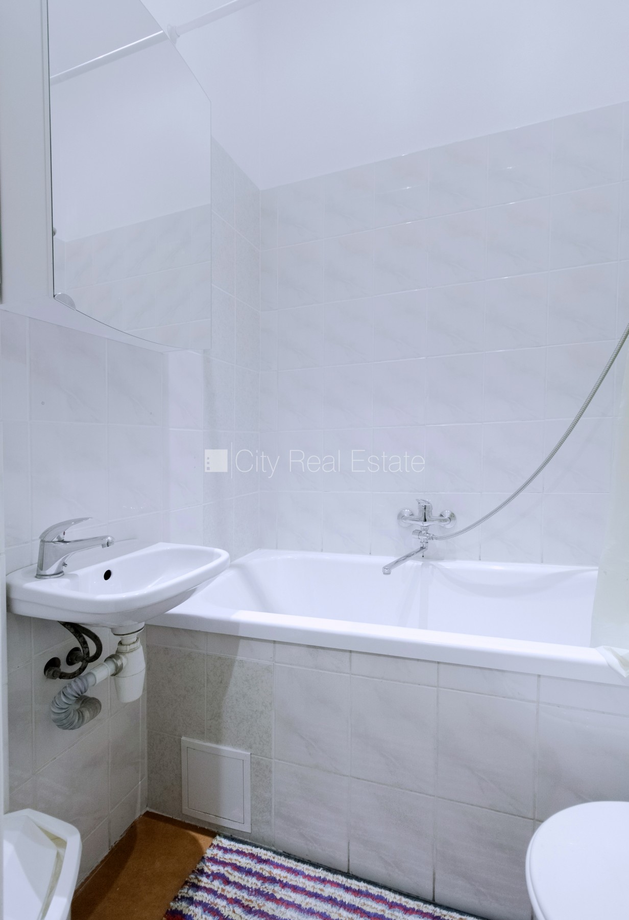 Sludinājumi. Šo dzīvokli izīrē pa diennaktīm (īstermiņa īre), īres cena sludinājumā norādīta par vienu diennakts Cena: 45 EUR/mēn Foto #17