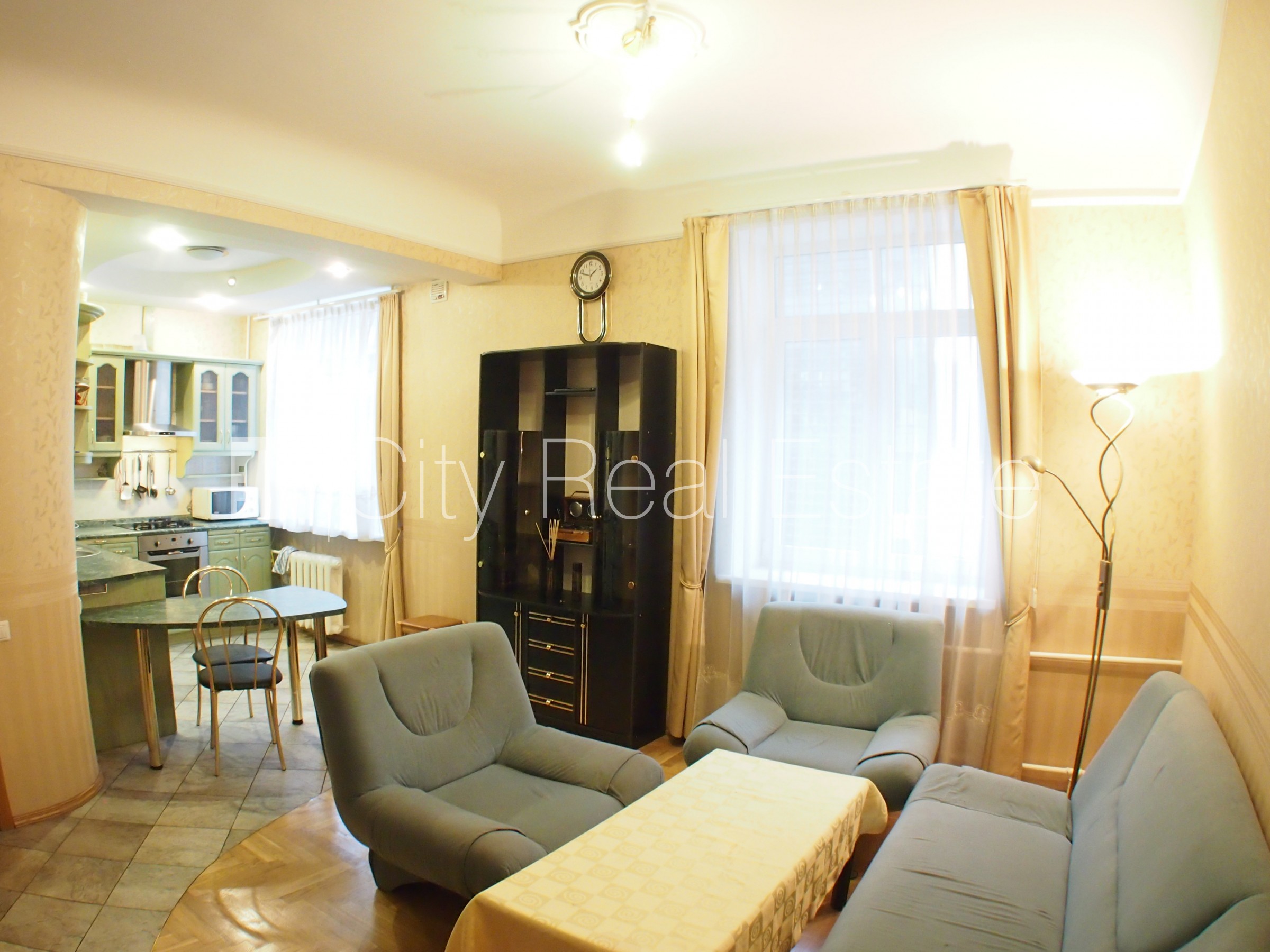 Sludinājumi. Fasādes māja, labiekārtota apzaļumota teritorija, vieta automašīnai, ieeja no pagalma, logi vērsti Cena: 500 EUR/mēn Foto #2