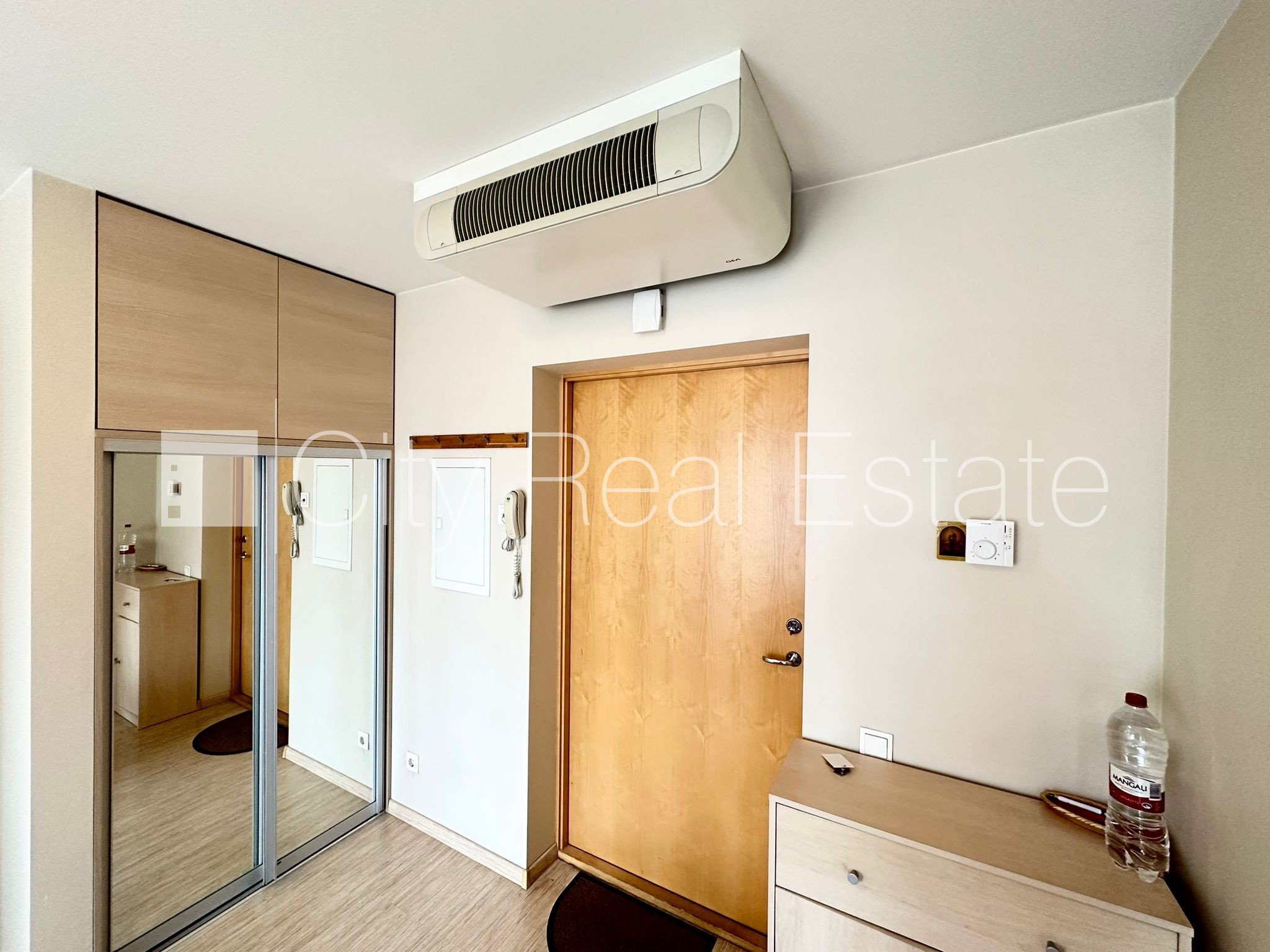 Sludinājumi. Projekts - Centra Nams, jaunceltne, labiekārtota apzaļumota teritorija, slēgta teritorija, iespēja Cena: 500 EUR/mēn Foto #5