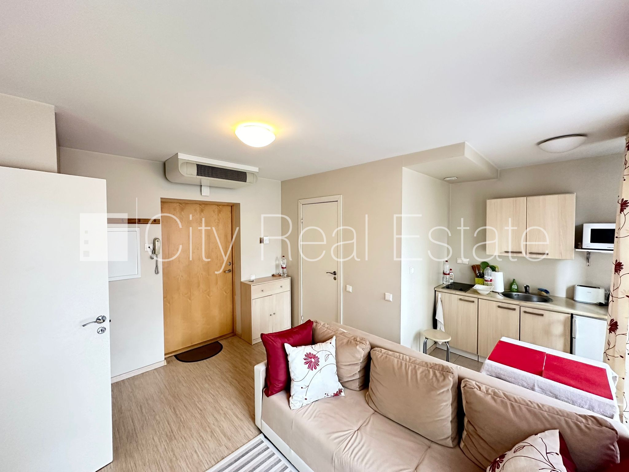 Sludinājumi. Projekts - Centra Nams, jaunceltne, labiekārtota apzaļumota teritorija, slēgta teritorija, iespēja Cena: 500 EUR/mēn Foto #2