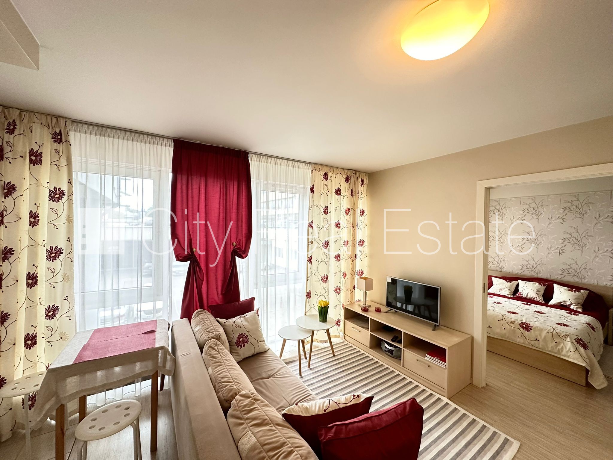 Sludinājumi. Projekts - Centra Nams, jaunceltne, labiekārtota apzaļumota teritorija, slēgta teritorija, iespēja Cena: 500 EUR/mēn Foto #1