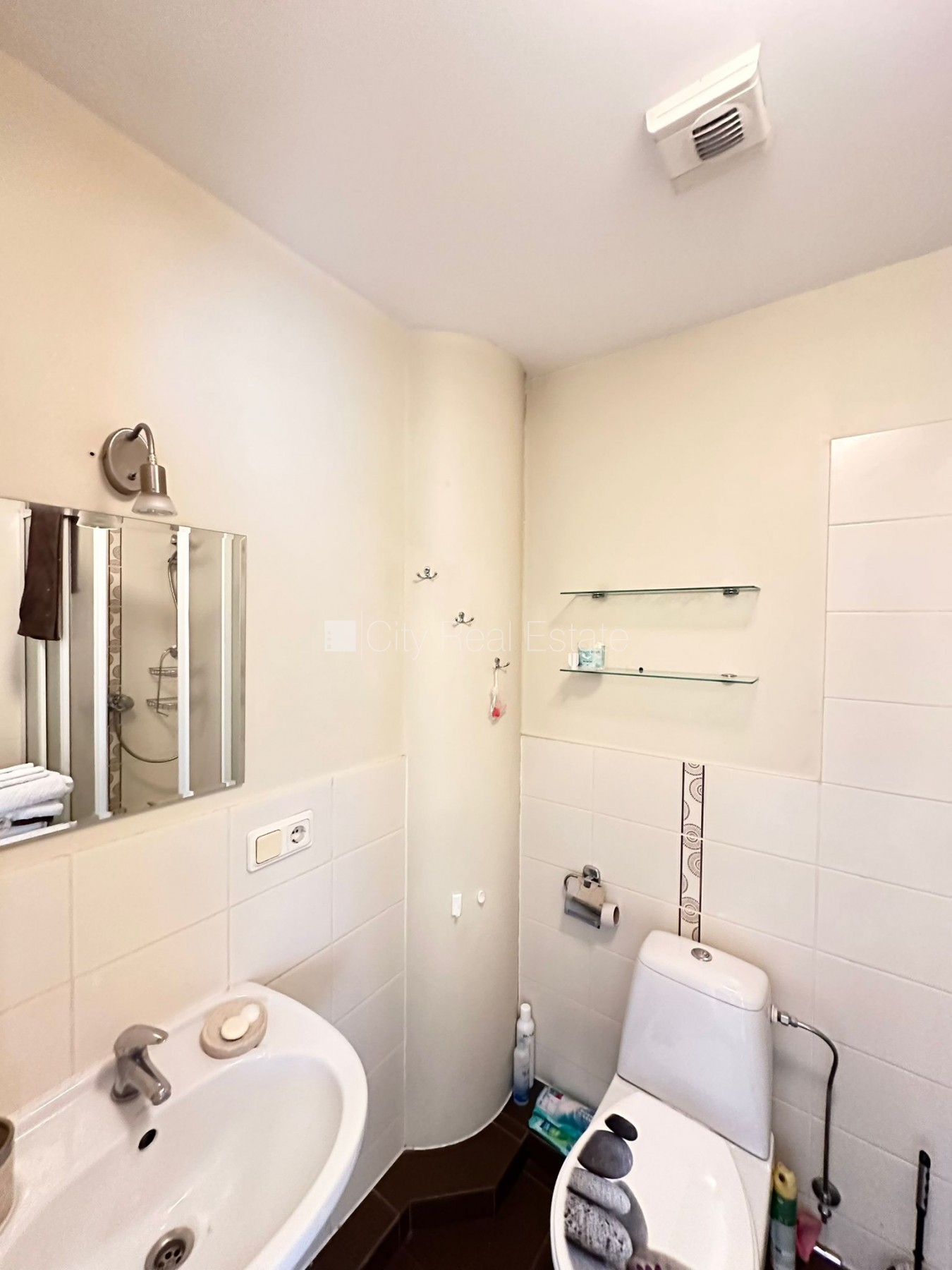 Sludinājumi. Projekts - Centra Nams, jaunceltne, labiekārtota apzaļumota teritorija, slēgta teritorija, iespēja Cena: 500 EUR/mēn Foto #10