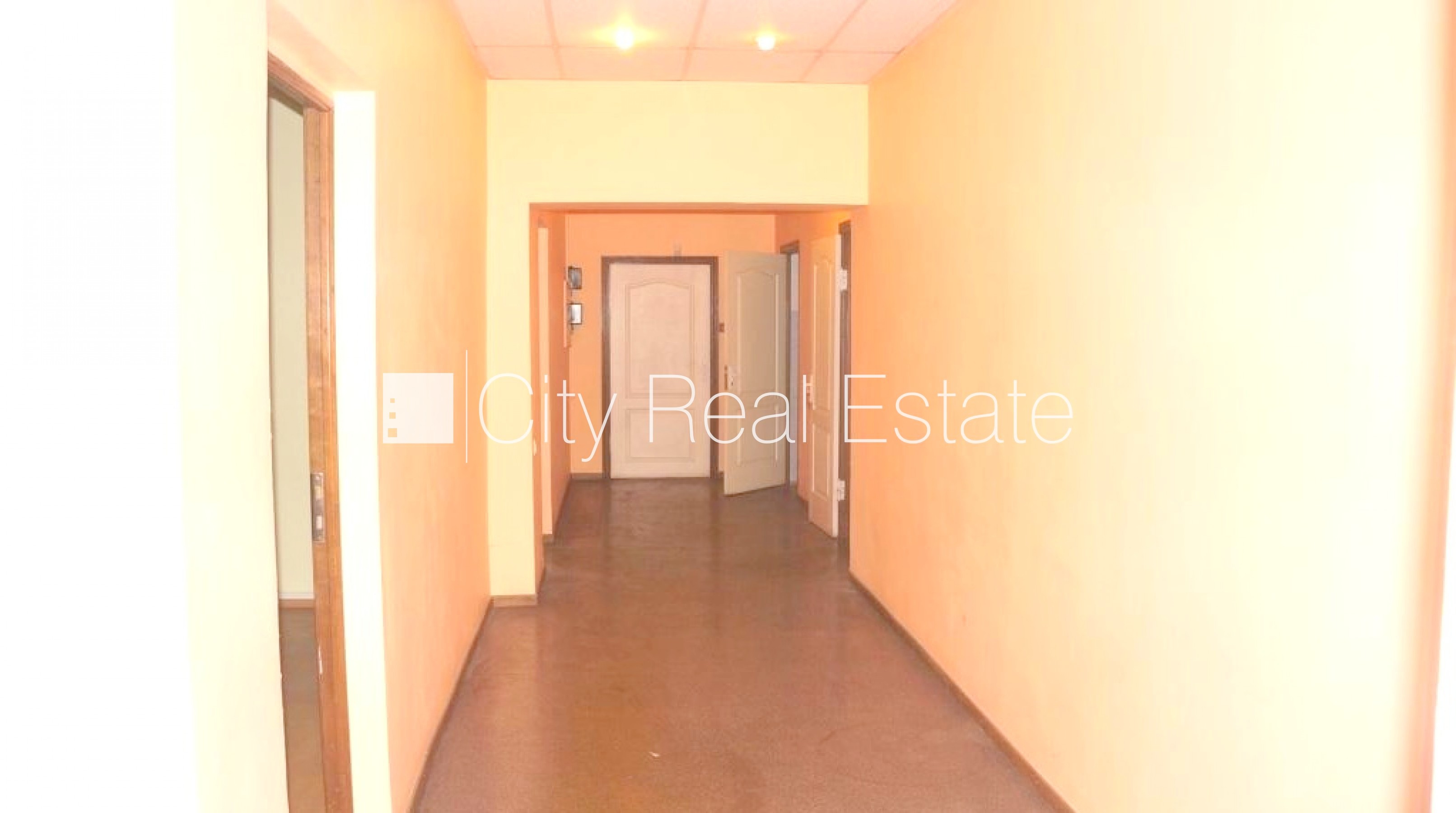 Sludinājumi. Slēgta teritorija, iežogota teritorija ar betona paneļu sētu, iebrauktuves vārtu augstums 4 m, Cena: 1673 EUR/mēn Foto #14