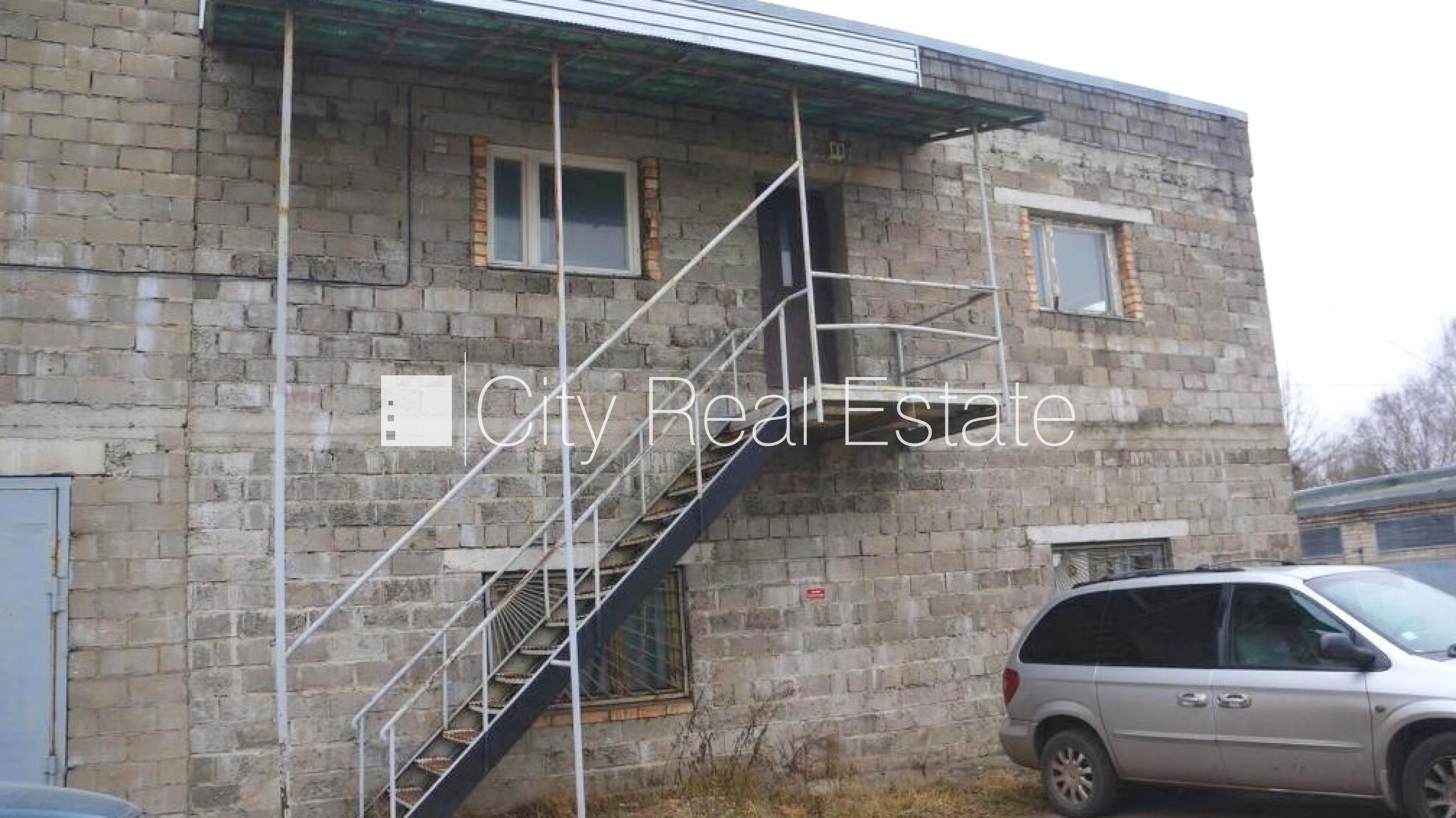 Sludinājumi. Slēgta teritorija, iežogota teritorija ar betona paneļu sētu, iebrauktuves vārtu augstums 4 m, Cena: 1673 EUR/mēn Foto #16