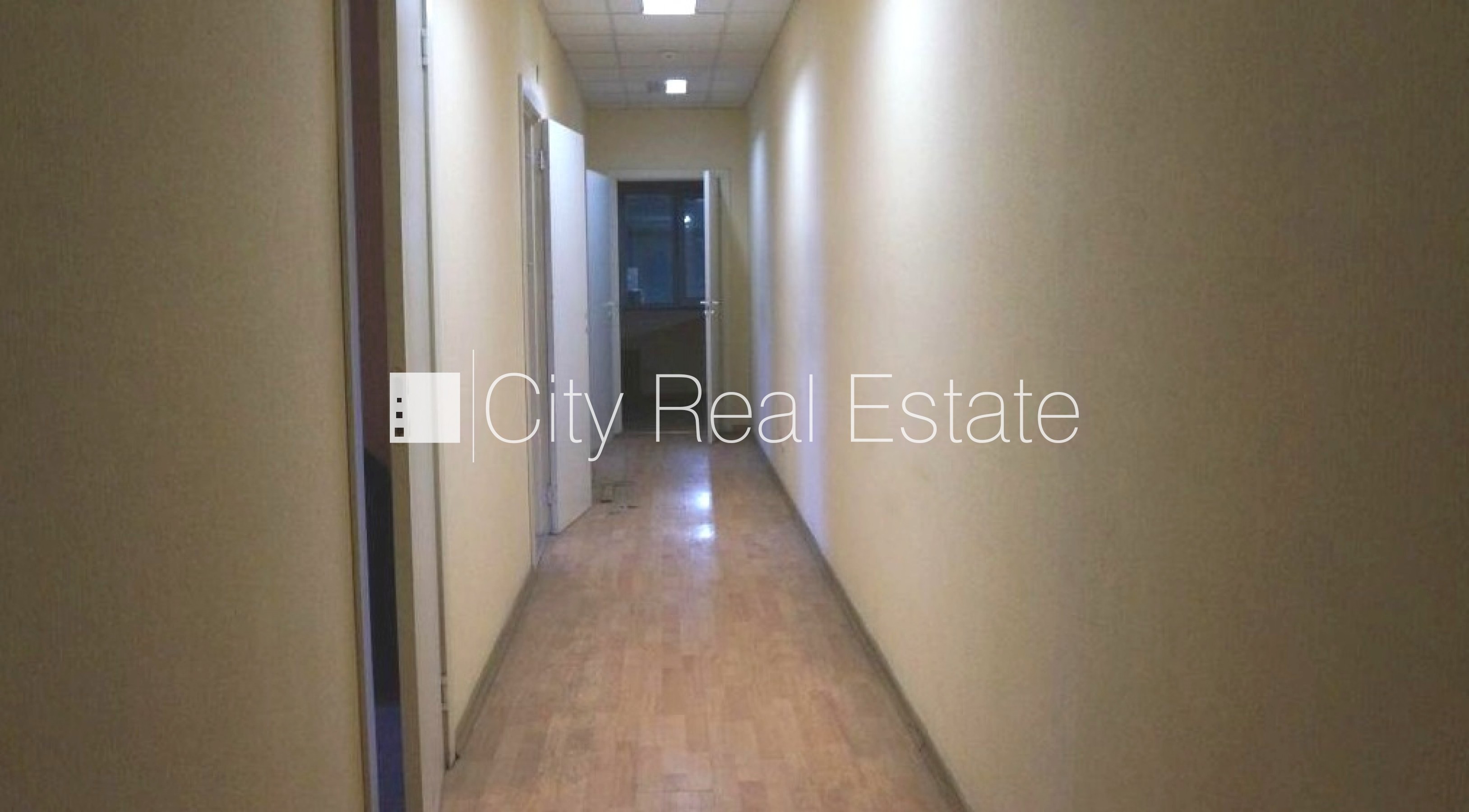 Sludinājumi. Slēgta teritorija, iežogota teritorija ar betona paneļu sētu, iebrauktuves vārtu augstums 4 m, Cena: 1673 EUR/mēn Foto #7