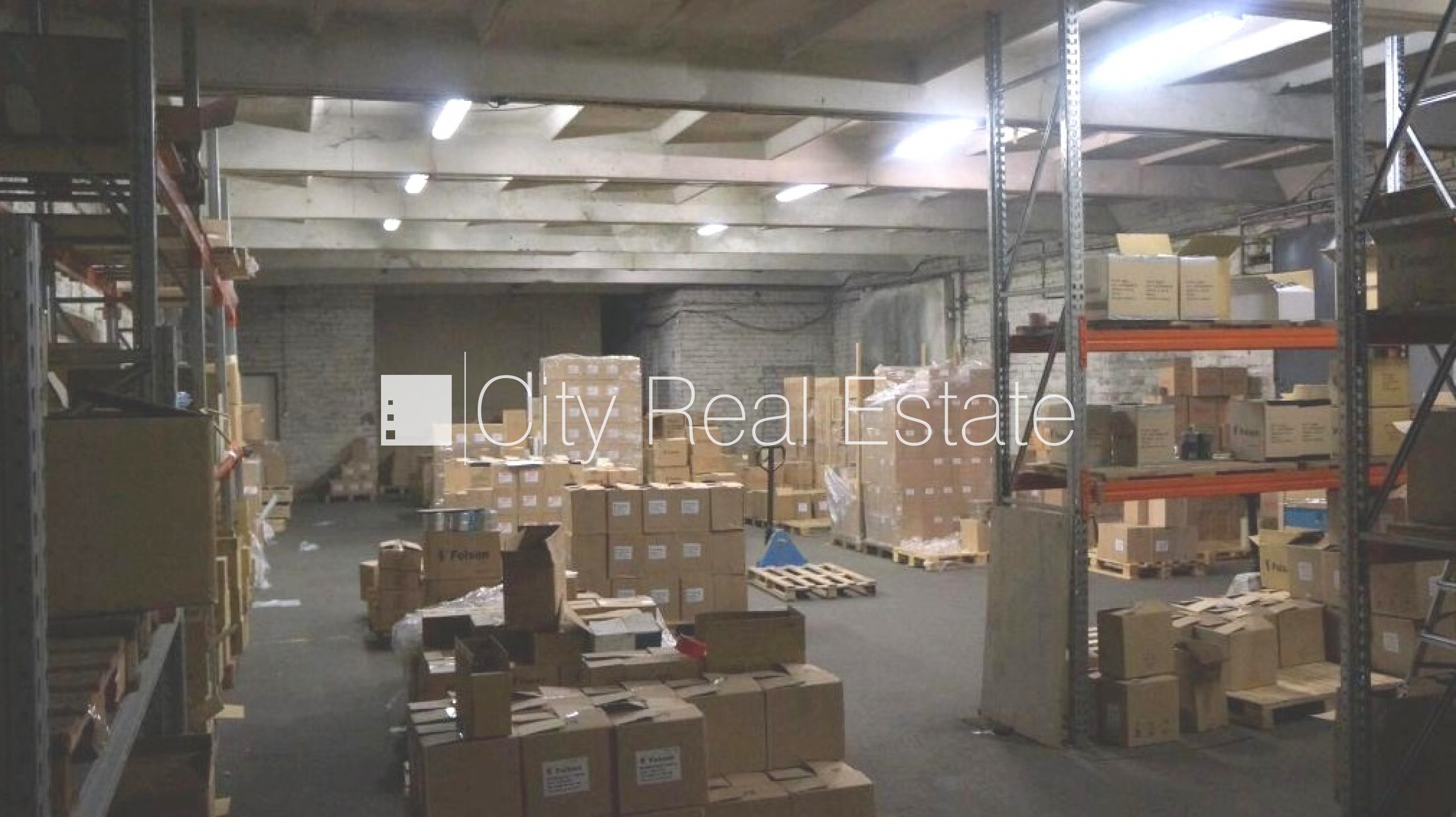 Sludinājumi. Slēgta teritorija, iežogota teritorija ar betona paneļu sētu, iebrauktuves vārtu augstums 4 m, Cena: 1673 EUR/mēn Foto #3