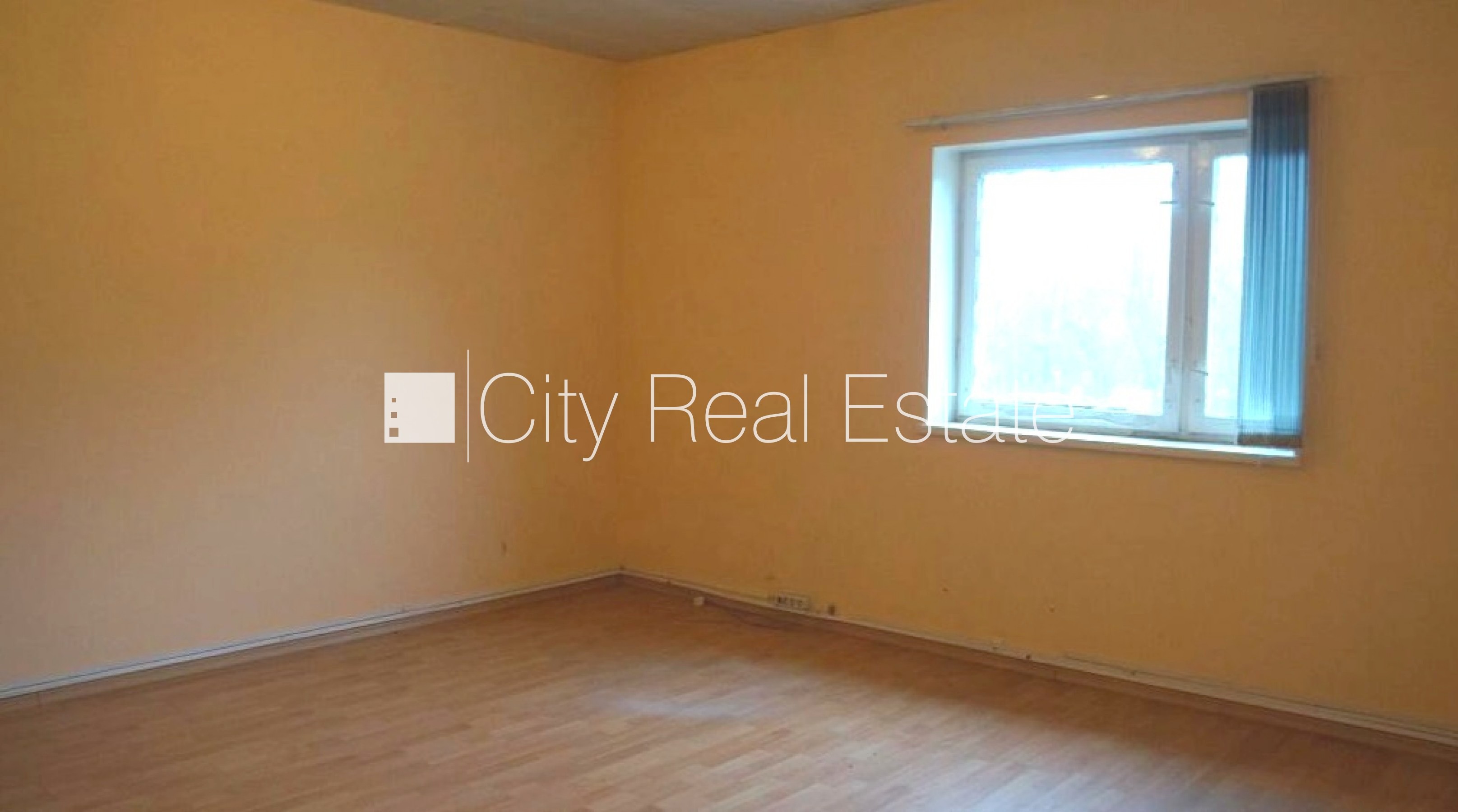 Sludinājumi. Slēgta teritorija, iežogota teritorija ar betona paneļu sētu, iebrauktuves vārtu augstums 4 m, Cena: 1673 EUR/mēn Foto #12