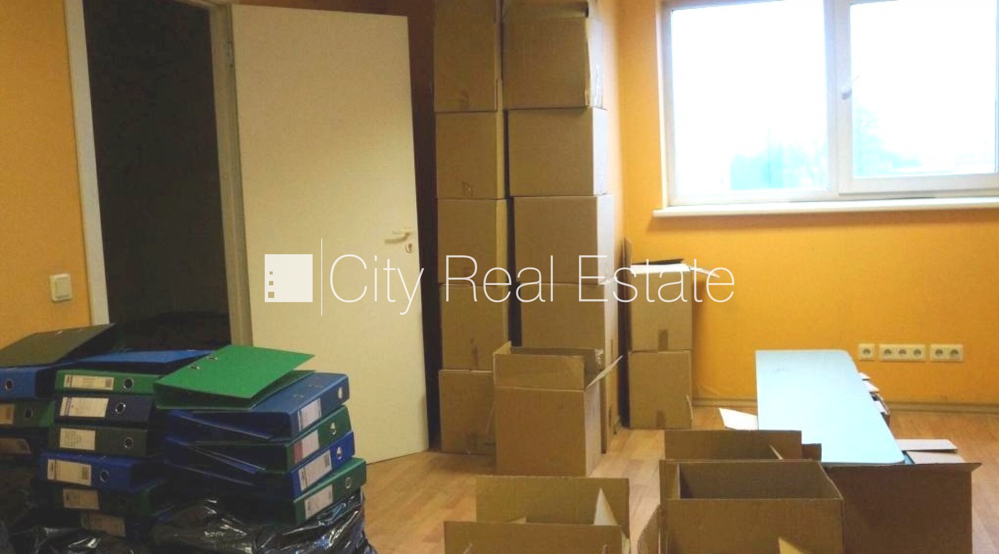 Sludinājumi. Slēgta teritorija, iežogota teritorija ar betona paneļu sētu, iebrauktuves vārtu augstums 4 m, Cena: 1673 EUR/mēn Foto #11