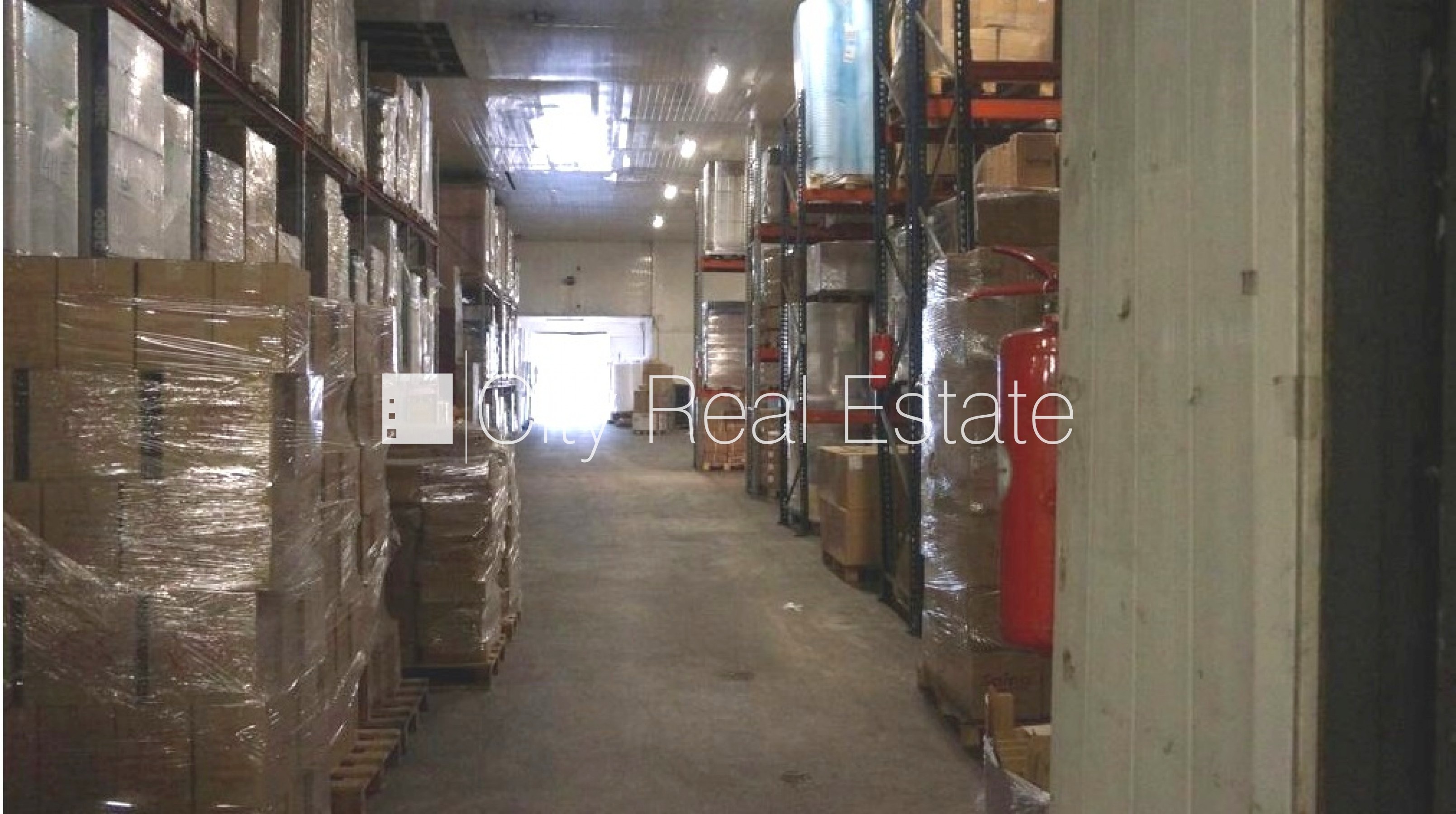 Sludinājumi. Slēgta teritorija, iežogota teritorija ar betona paneļu sētu, iebrauktuves vārtu augstums 4 m, Cena: 1673 EUR/mēn Foto #2