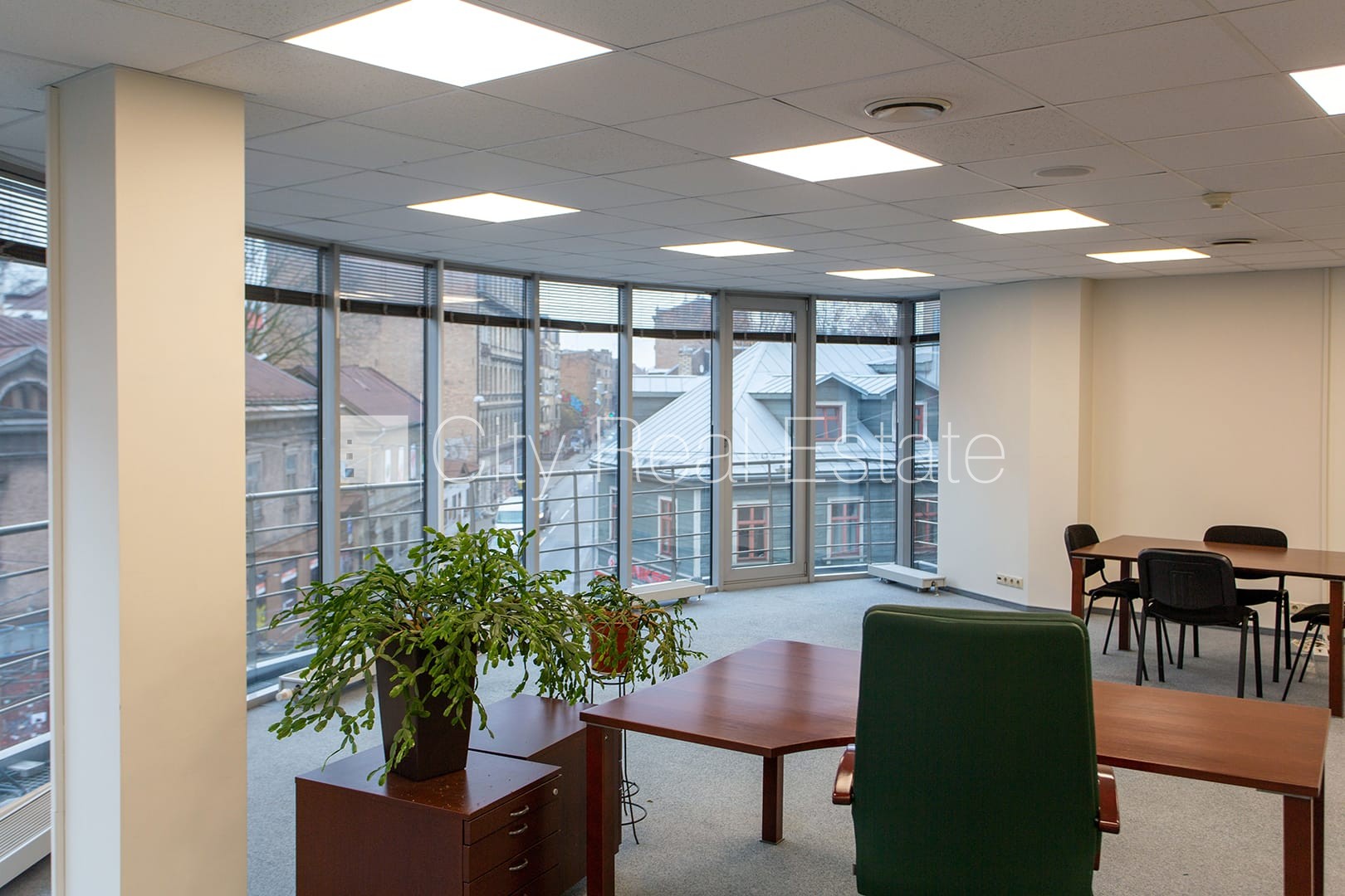 Sludinājumi. Projekts - Ģertrūdes 66, fasādes māja, ieeja no ielas, ir lifts, balkons, logi vērsti uz ielas Cena: 1300 EUR/mēn Foto #4