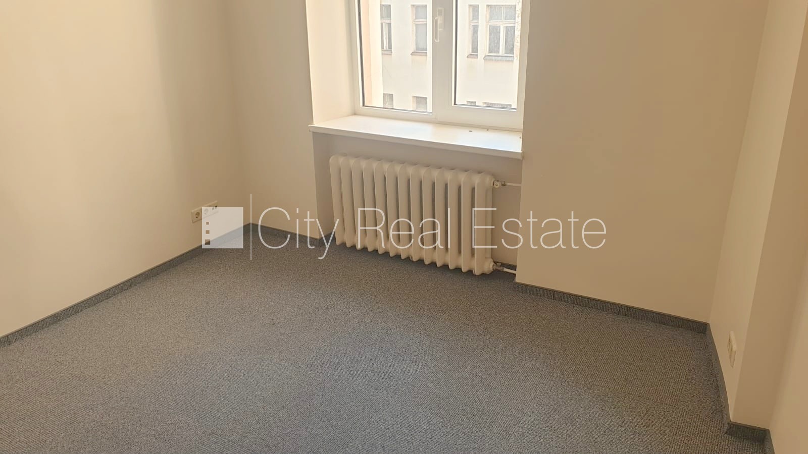 Sludinājumi. Fasādes māja, renovēta māja, objektu apsargā fiziskā apsardze, ieeja no ielas, ir lifts, kāpņu Cena: 192 EUR/mēn Foto #11