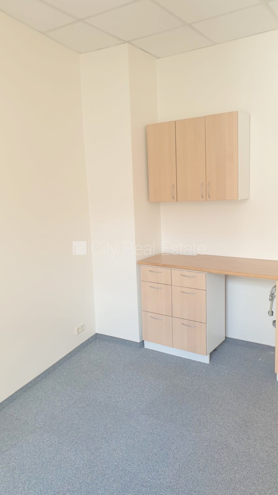 Sludinājumi. Fasādes māja, renovēta māja, objektu apsargā fiziskā apsardze, ieeja no ielas, ir lifts, kāpņu Cena: 192 EUR/mēn Foto #12