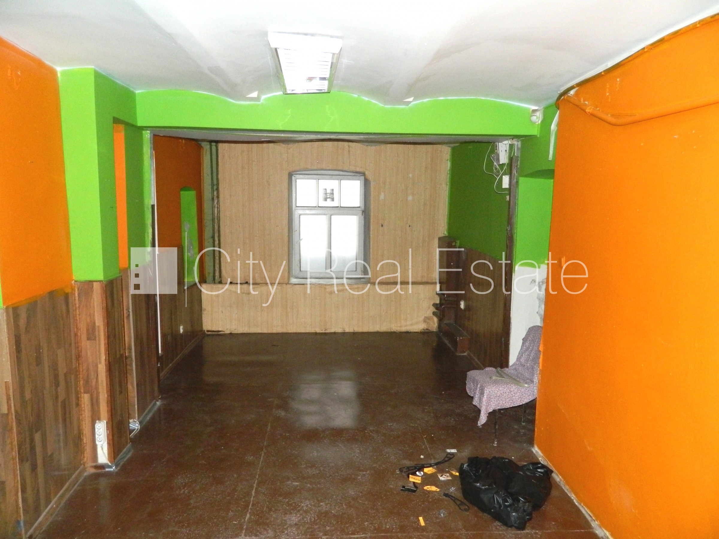 Sludinājumi. Fasādes māja, renovēta māja, vieta automašīnai, ieeja no ielas, puspagrabs, logi vērsti uz ielas Cena: 280 EUR/mēn Foto #2