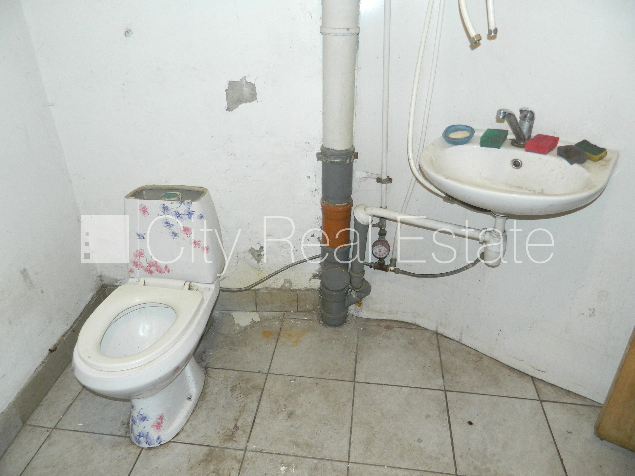 Sludinājumi. Fasādes māja, renovēta māja, vieta automašīnai, ieeja no ielas, puspagrabs, logi vērsti uz ielas Cena: 280 EUR/mēn Foto #10