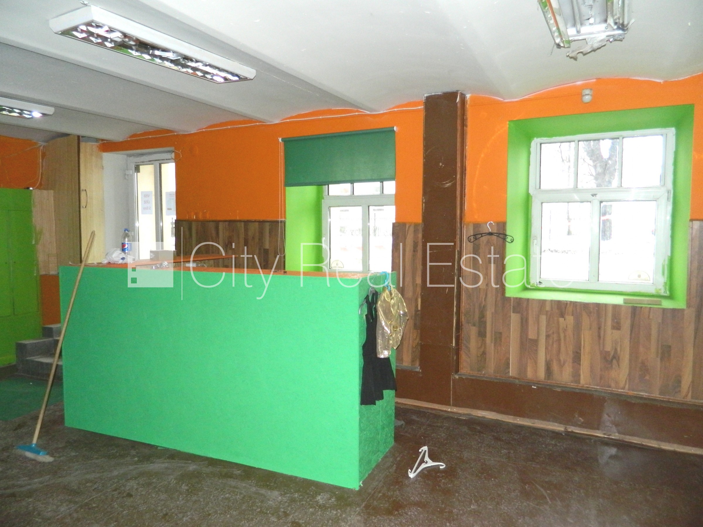 Sludinājumi. Fasādes māja, renovēta māja, vieta automašīnai, ieeja no ielas, puspagrabs, logi vērsti uz ielas Cena: 280 EUR/mēn Foto #6