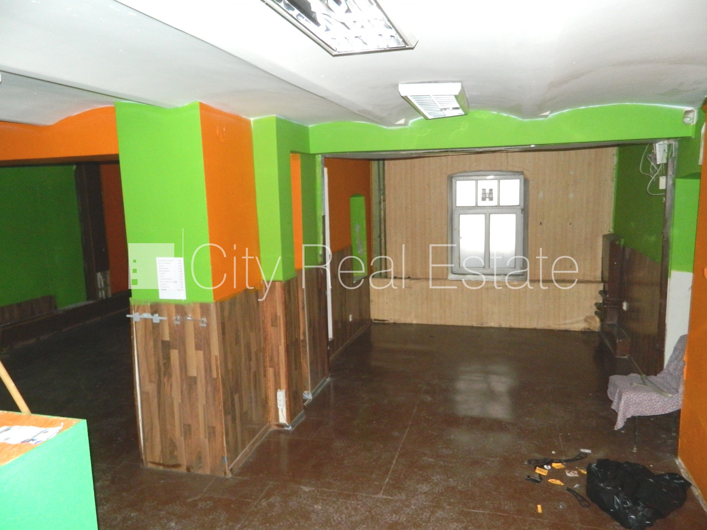 Sludinājumi. Fasādes māja, renovēta māja, vieta automašīnai, ieeja no ielas, puspagrabs, logi vērsti uz ielas Cena: 280 EUR/mēn Foto #8