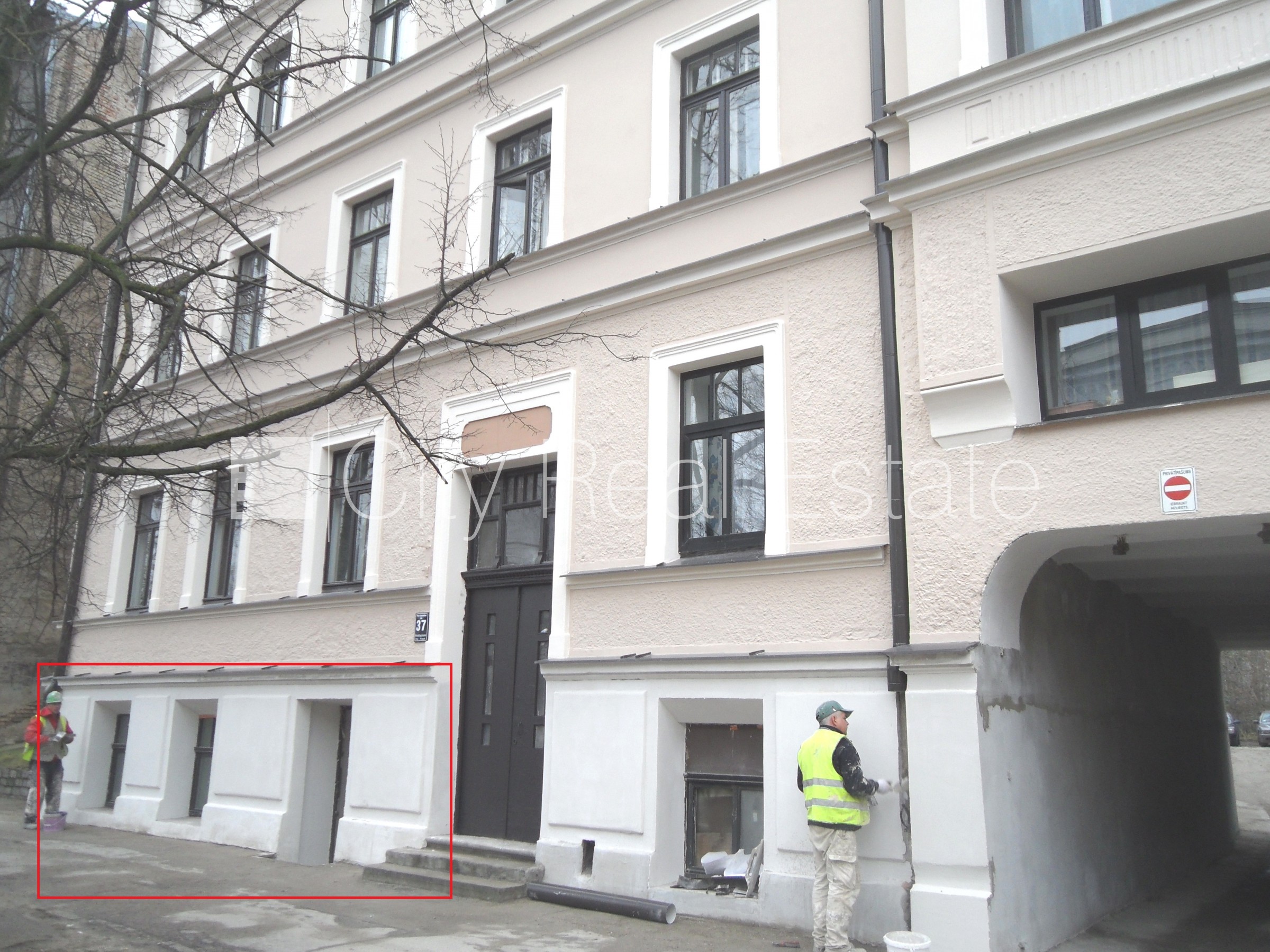 Sludinājumi. Fasādes māja, renovēta māja, vieta automašīnai, ieeja no ielas, puspagrabs, logi vērsti uz ielas Cena: 280 EUR/mēn Foto #13