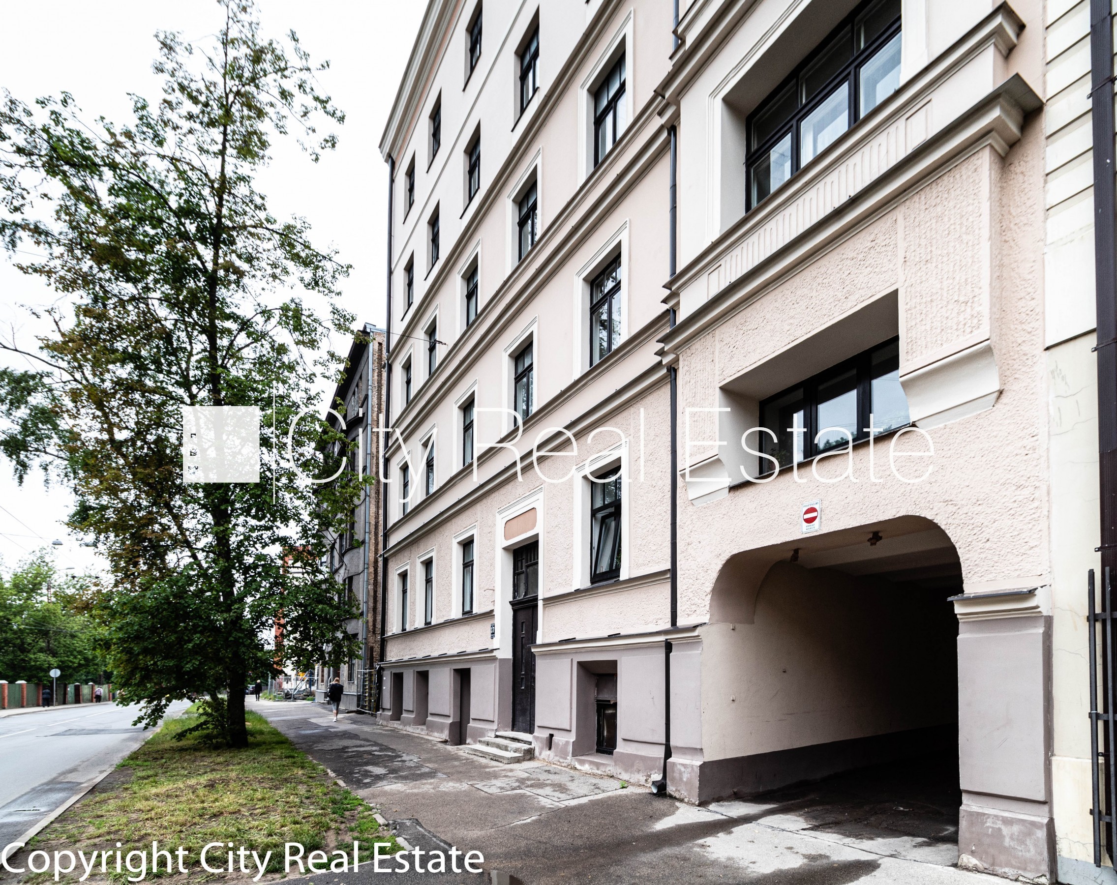 Sludinājumi. Fasādes māja, renovēta māja, vieta automašīnai, ieeja no ielas, puspagrabs, logi vērsti uz ielas Cena: 280 EUR/mēn Foto #15