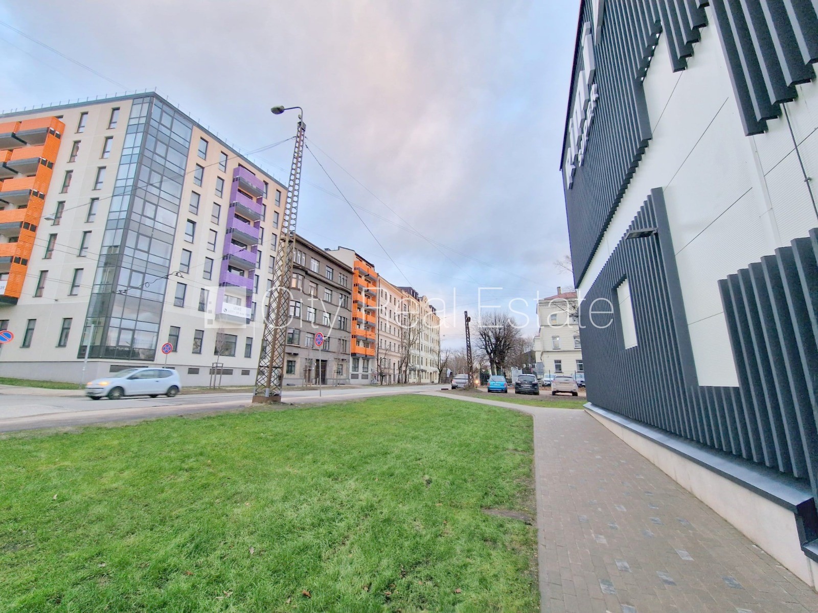 Sludinājumi. Fasādes māja, renovēta māja, vieta automašīnai, ieeja no ielas, puspagrabs, logi vērsti uz ielas Cena: 280 EUR/mēn Foto #22