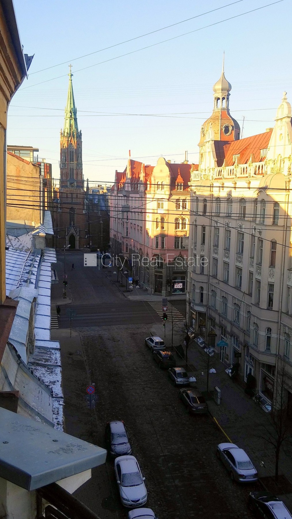 Объявление. Фасадный дом, вход с улицы, лифт, балкон, студио, кухня объединена с гостинной, высокие потолки, Цена: 490 EUR/мес. Foto #5