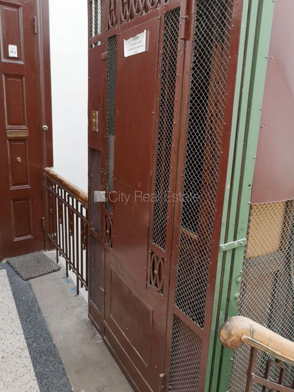 Объявление. Фасадный дом, вход с улицы, лифт, балкон, студио, кухня объединена с гостинной, высокие потолки, Цена: 490 EUR/мес. Foto #13