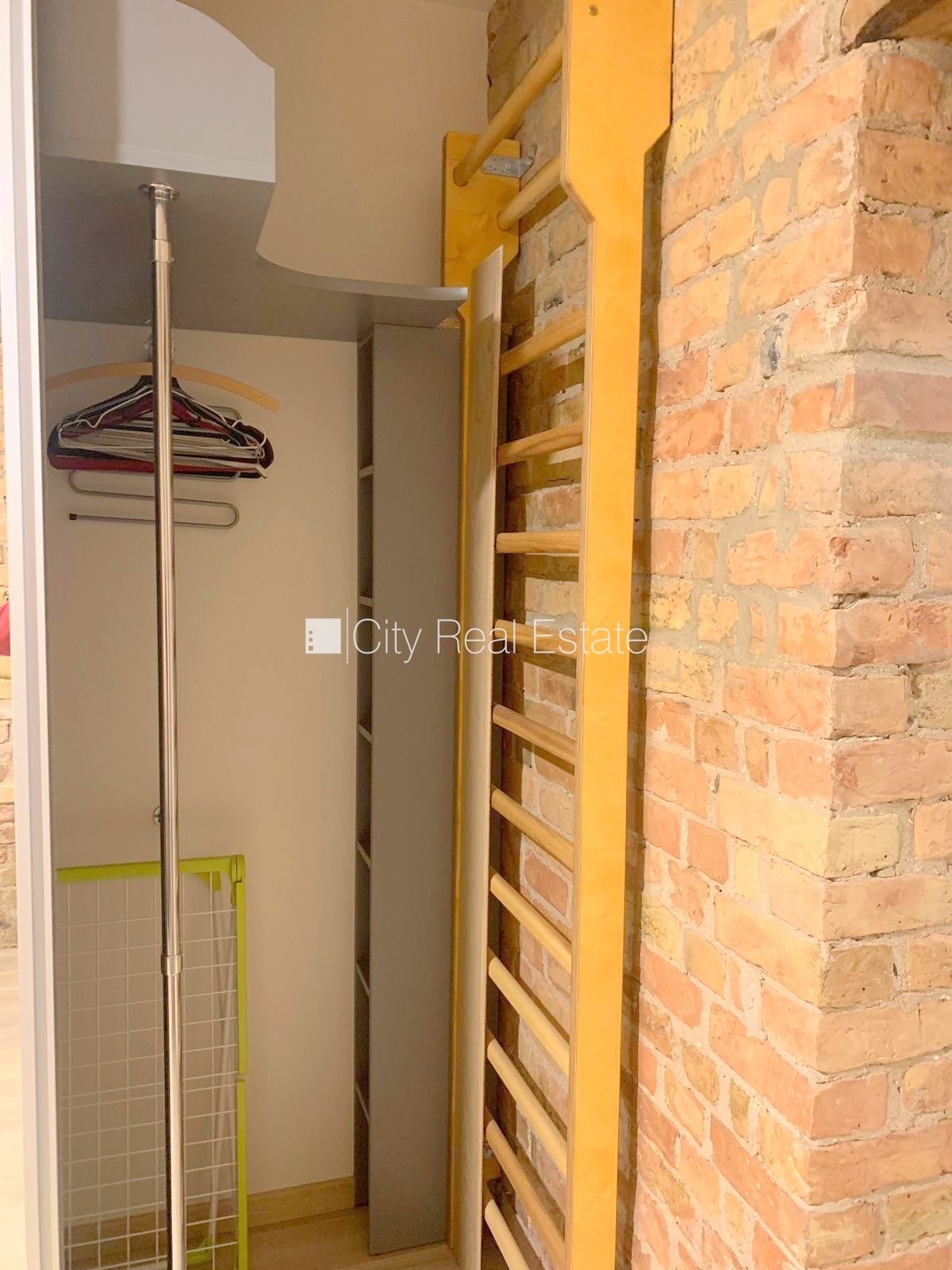 Sludinājumi. Projekts - Strēlnieku 13, pagalma ēka, renovēta māja, ieeja no ielas, kāpņu telpa pēc kapitālā Cena: 970 EUR/mēn Foto #24